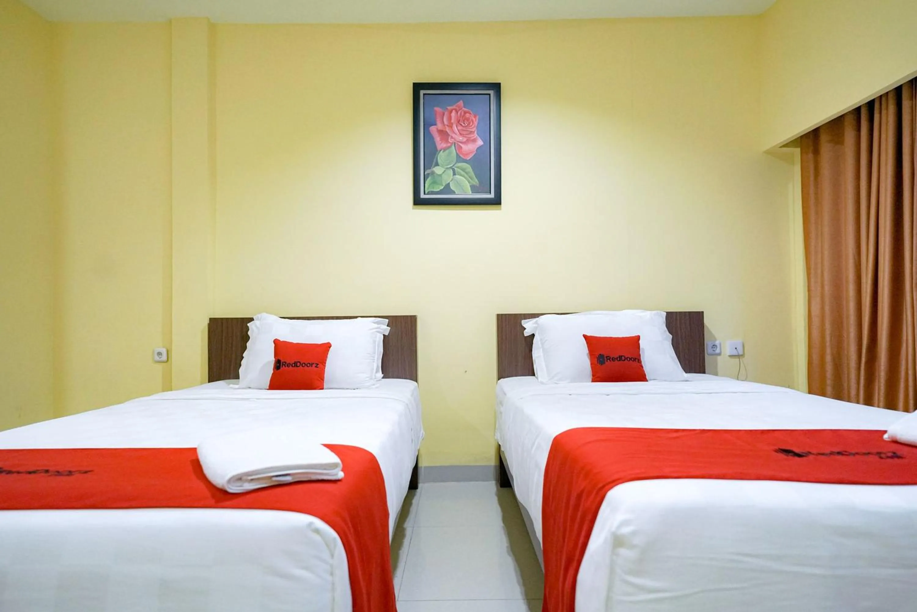 Bedroom, Bed in RedDoorz Plus @ Jalan FL Lumban Tobing Sibolga
