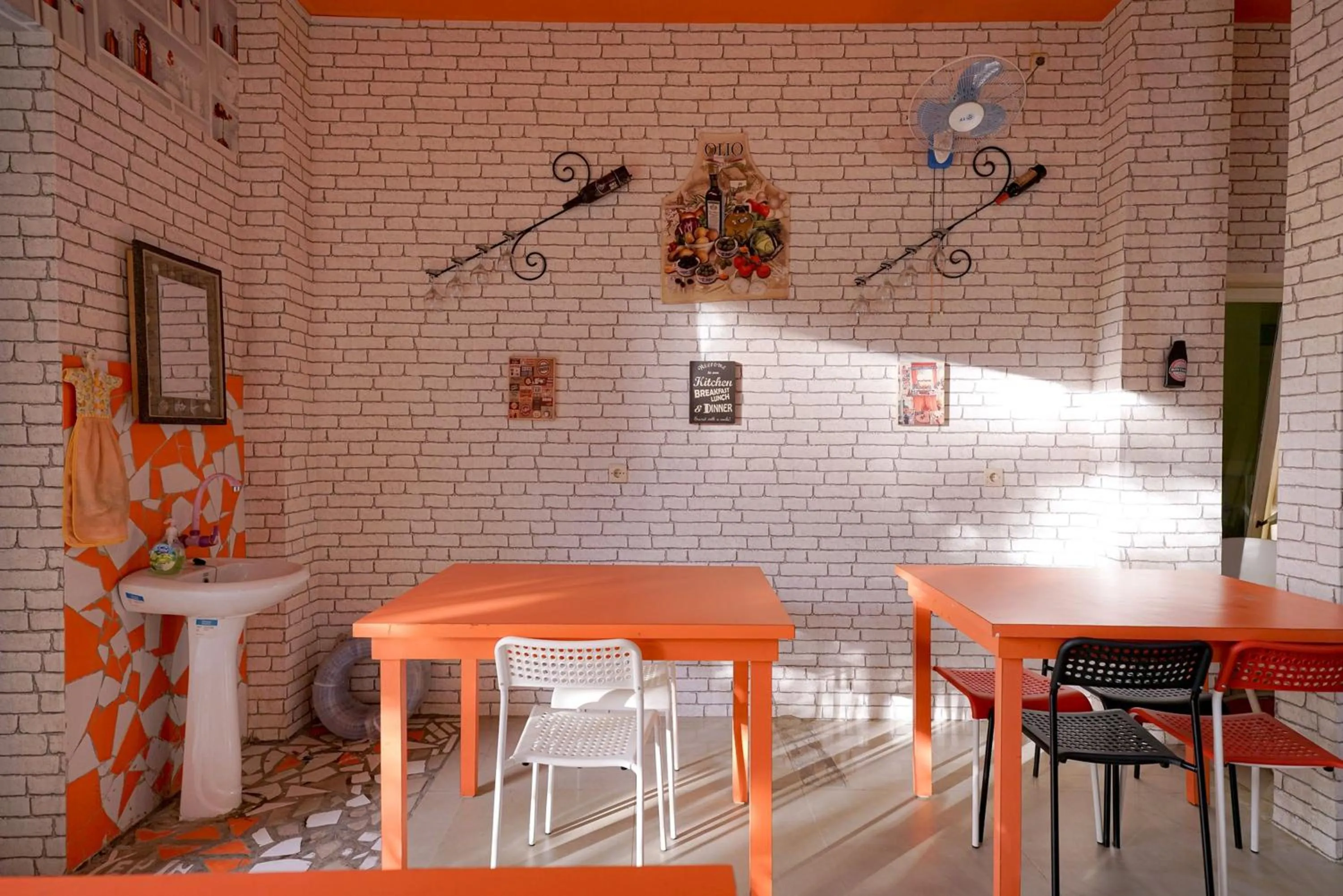 Restaurant/places to eat in RedDoorz Plus @ Jalan FL Lumban Tobing Sibolga