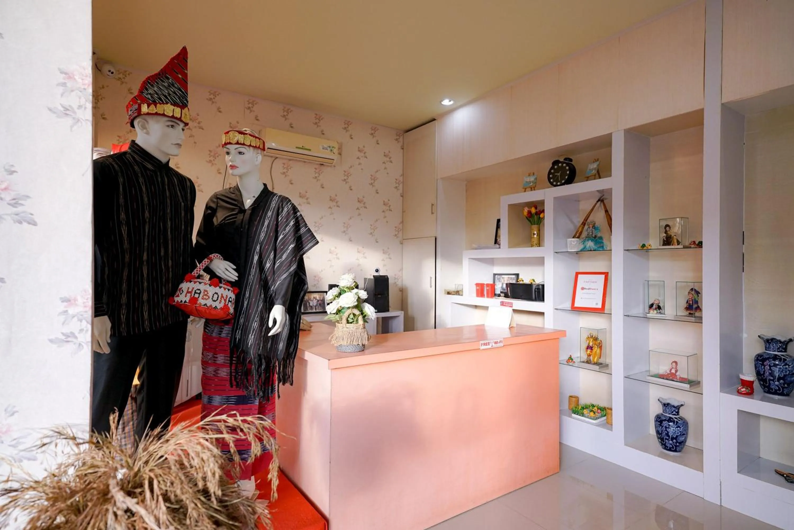 Lobby or reception in RedDoorz Plus @ Jalan FL Lumban Tobing Sibolga