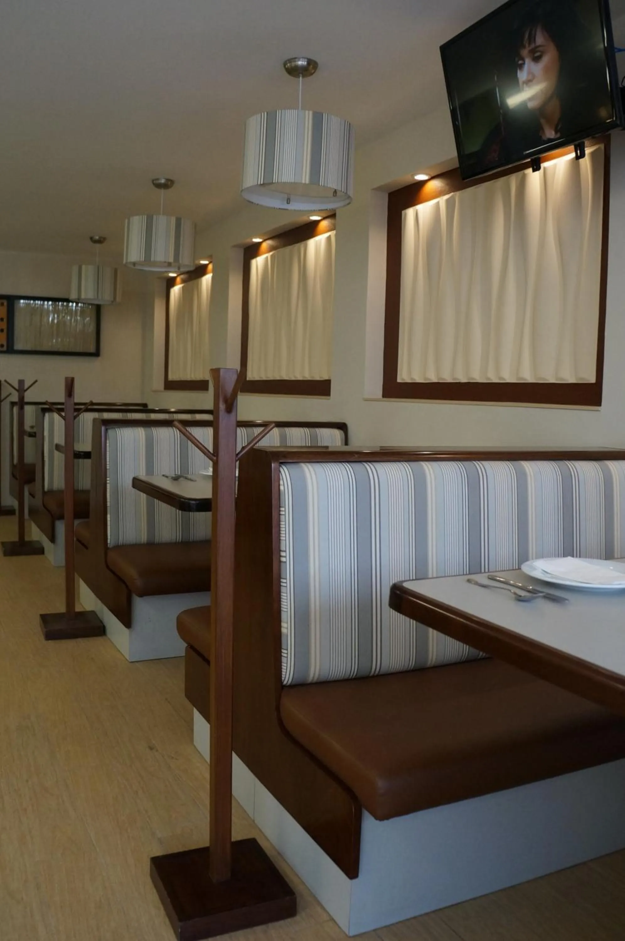 Restaurant/places to eat in Hotel Castropol