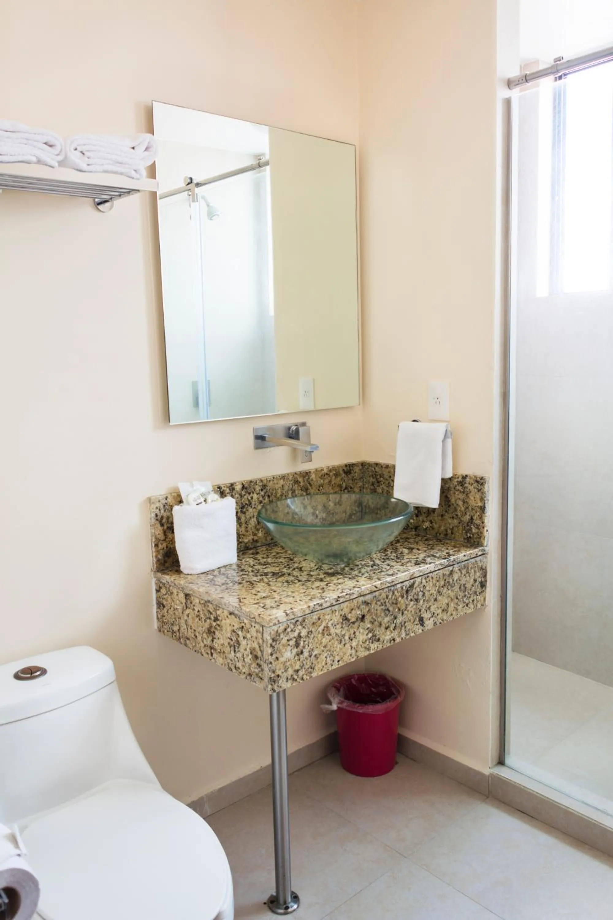 Toilet in Hotel Castropol