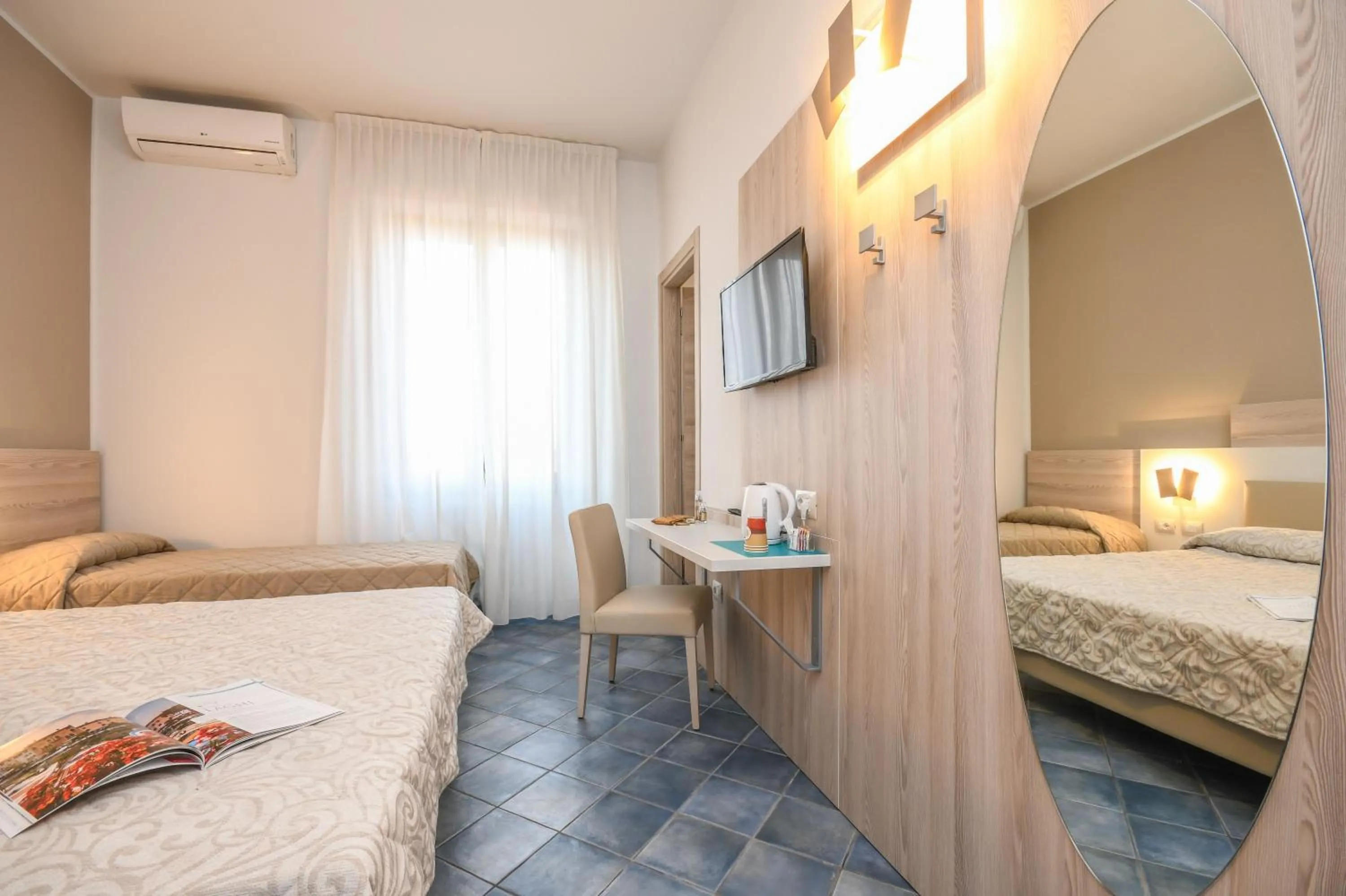 Bedroom, Bed in Hotel Riel