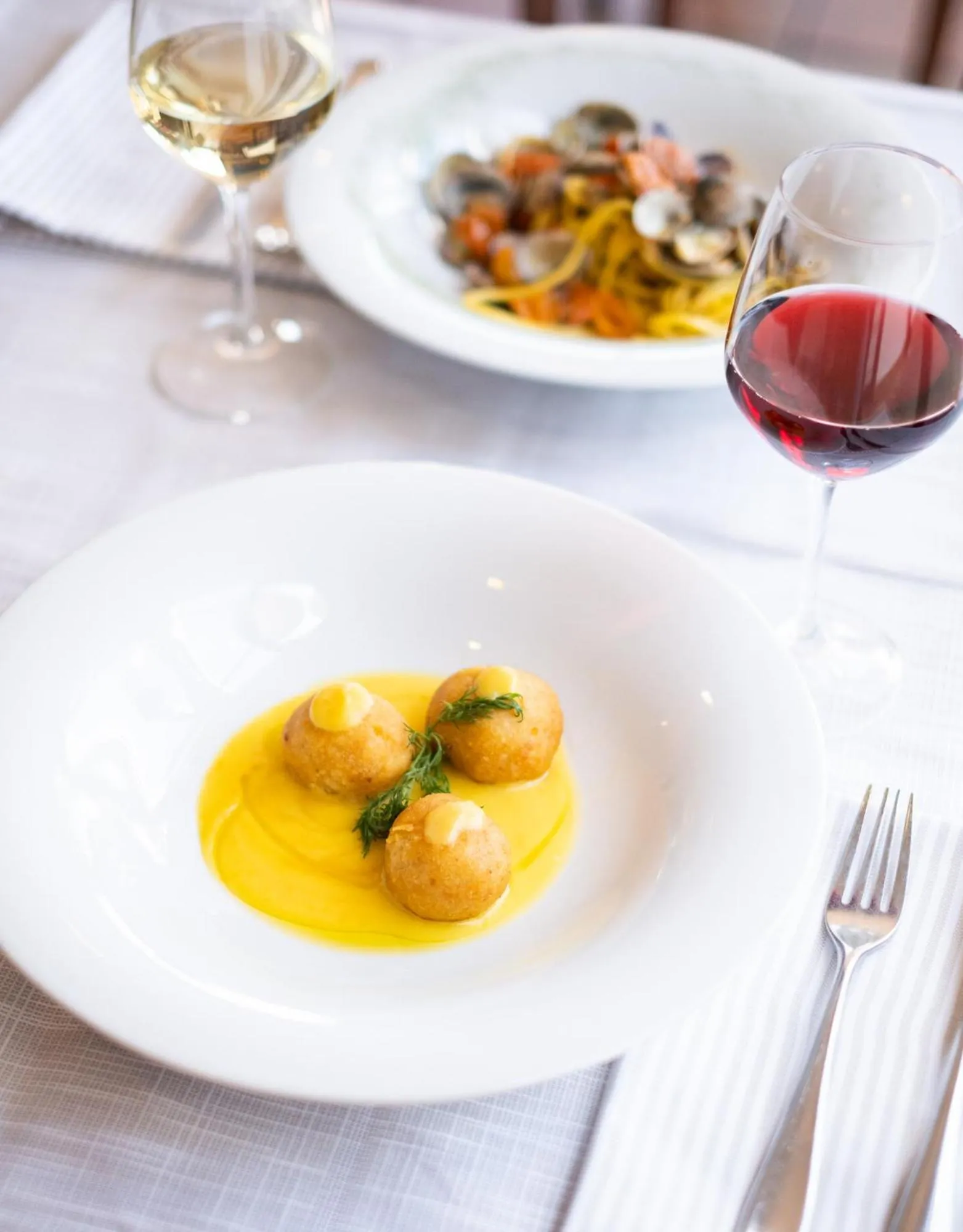 Restaurant/places to eat in Hotel Riel