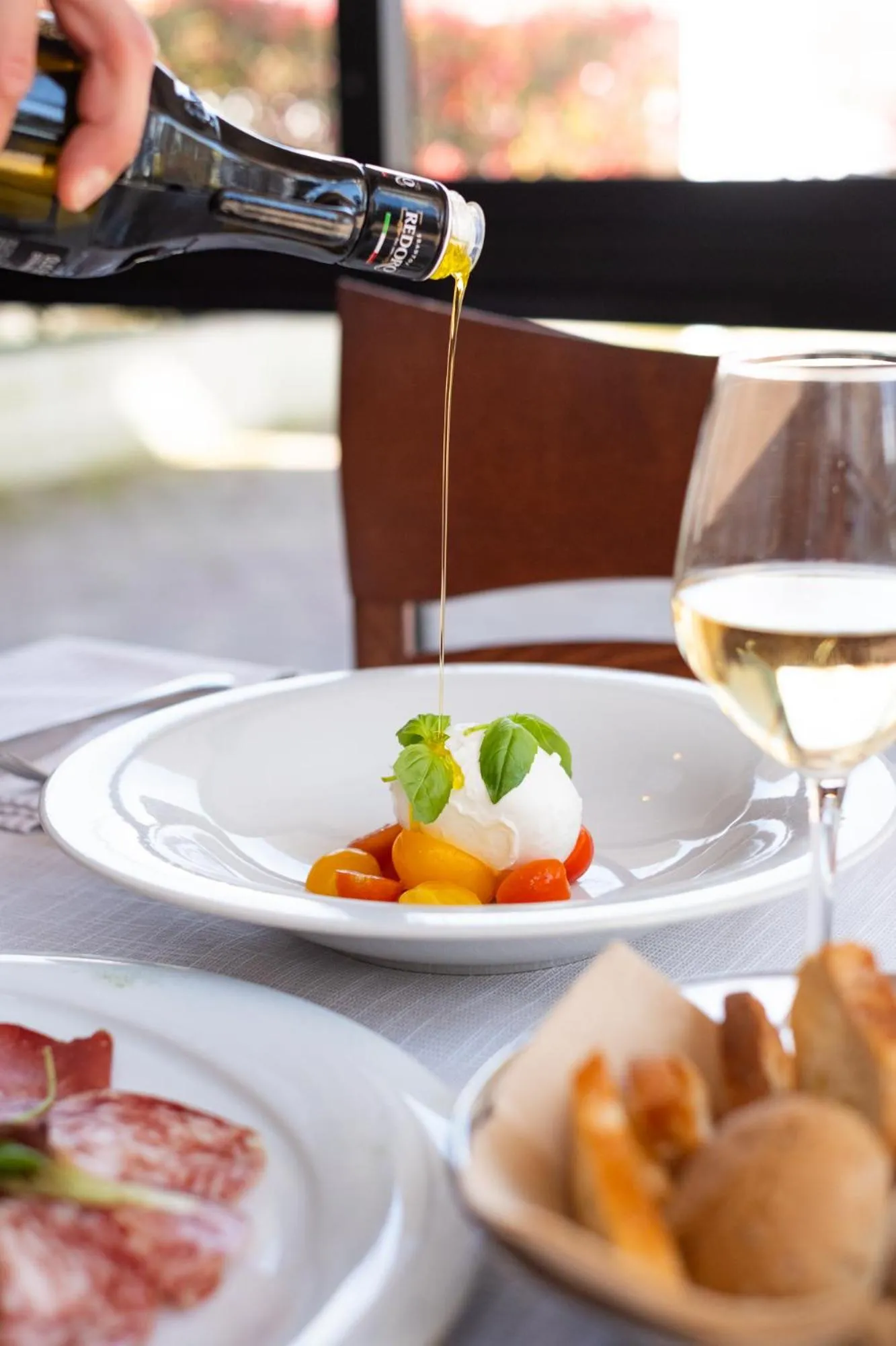 Restaurant/places to eat in Hotel Riel