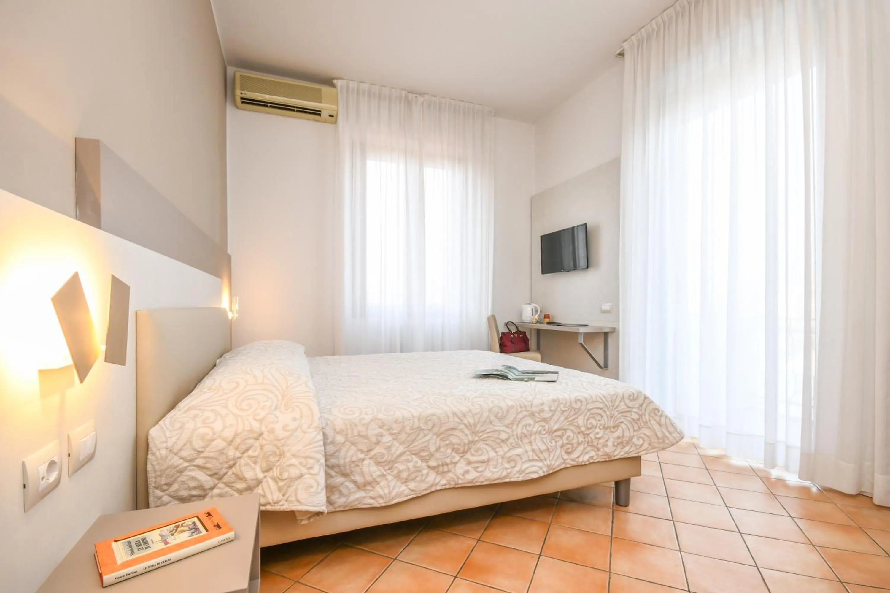 Bedroom, Bed in Hotel Riel