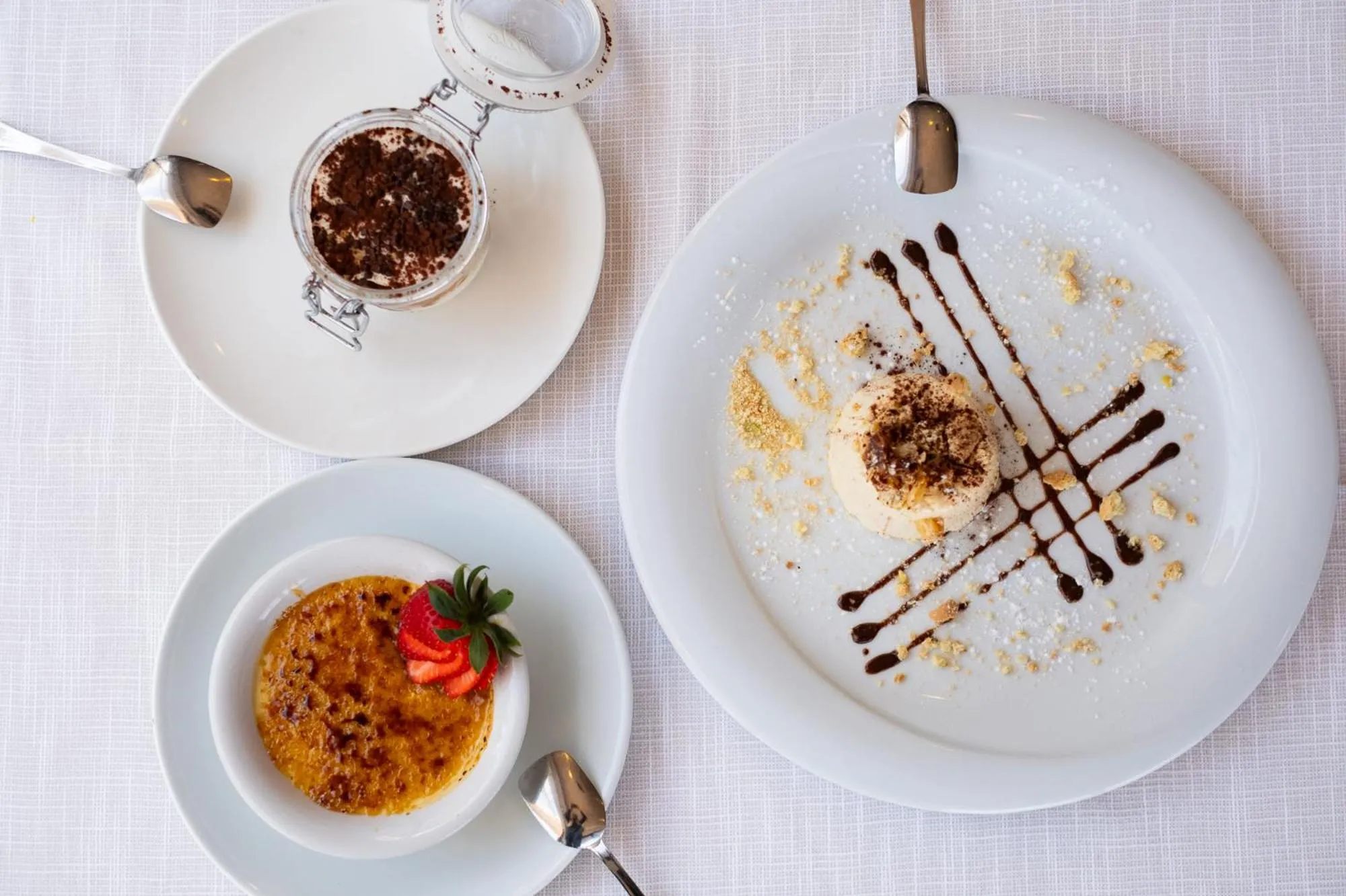 Restaurant/places to eat in Hotel Riel