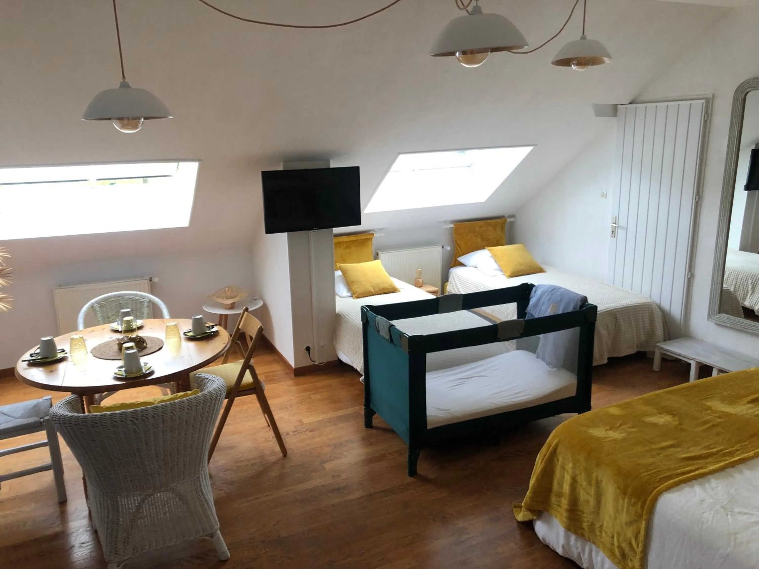 View (from property/room), Bed in Grande Chambre Familiale JAUNE Tout Bonnement Bien