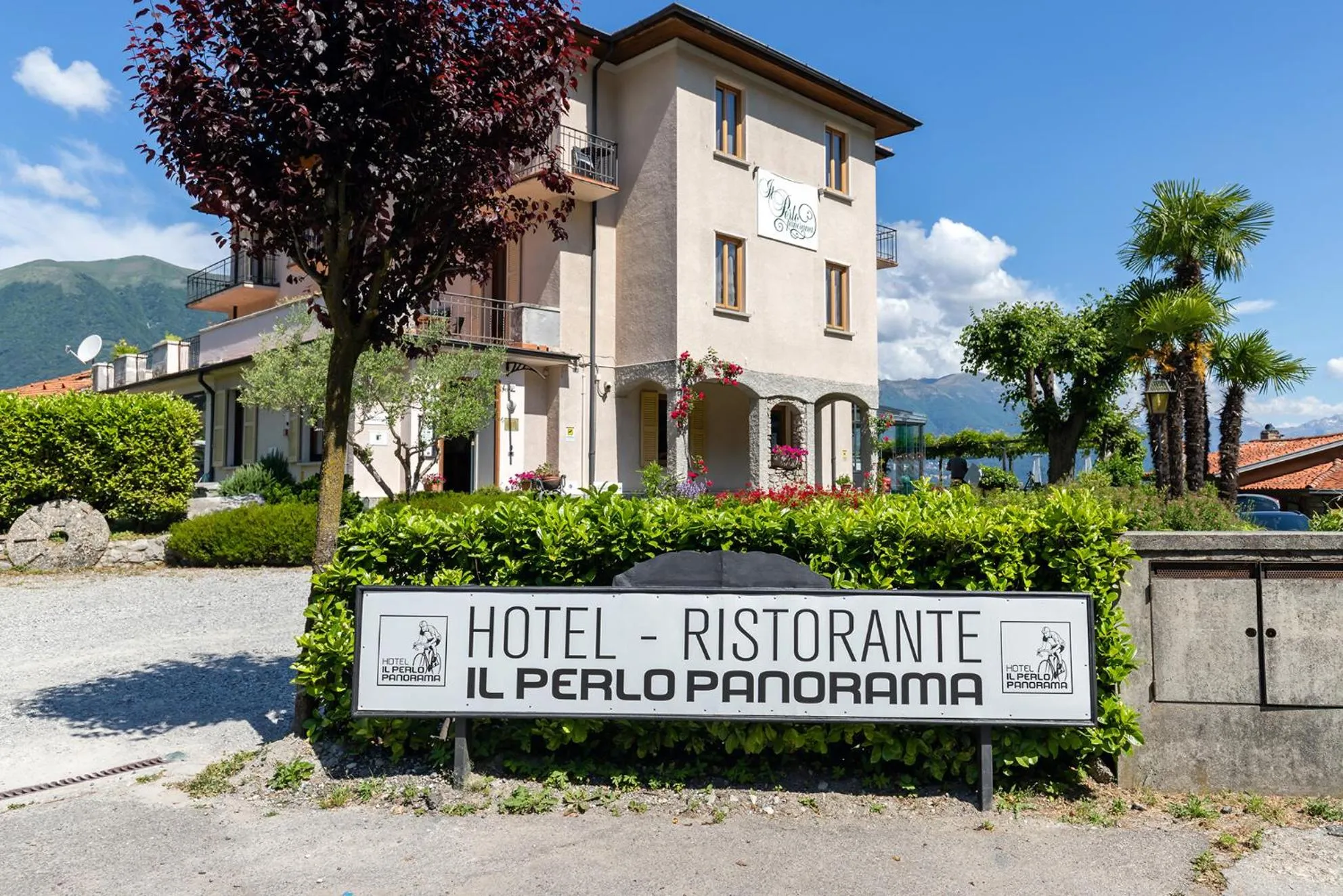 Property building in Hotel Il Perlo