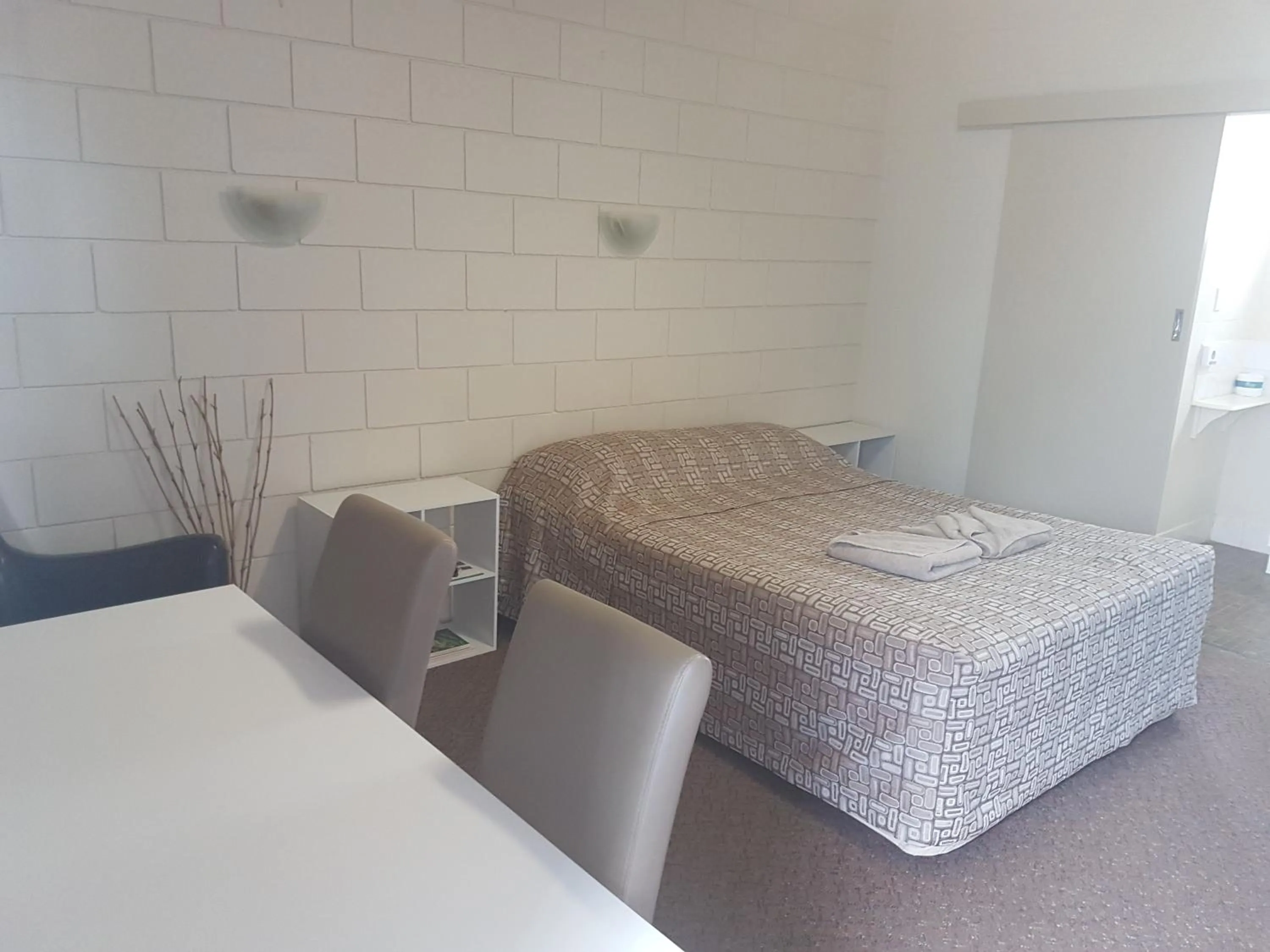 Bed in Monto Colonial Motor Inn