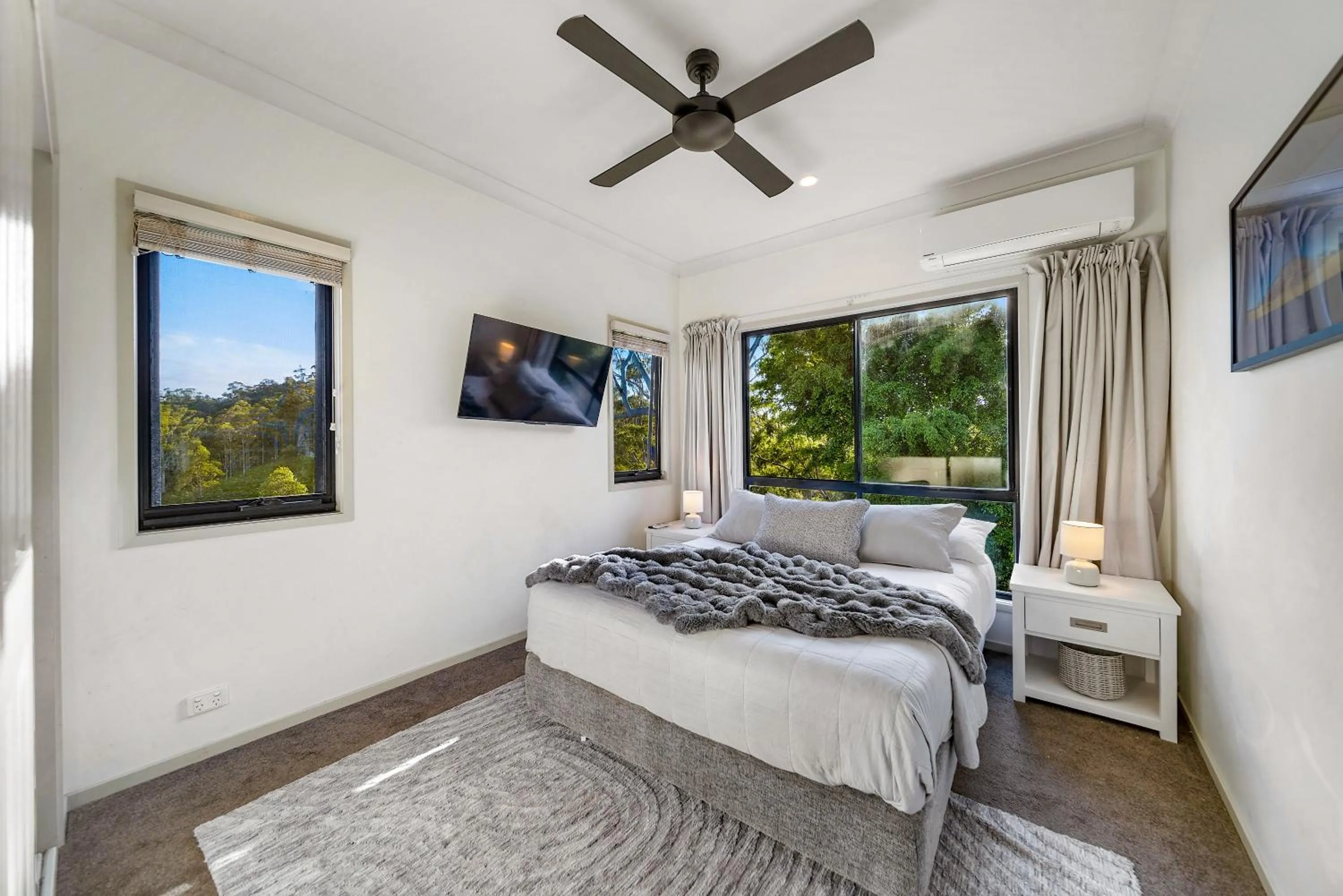 Bedroom, Bed in Whispering Valley Cottage Retreat