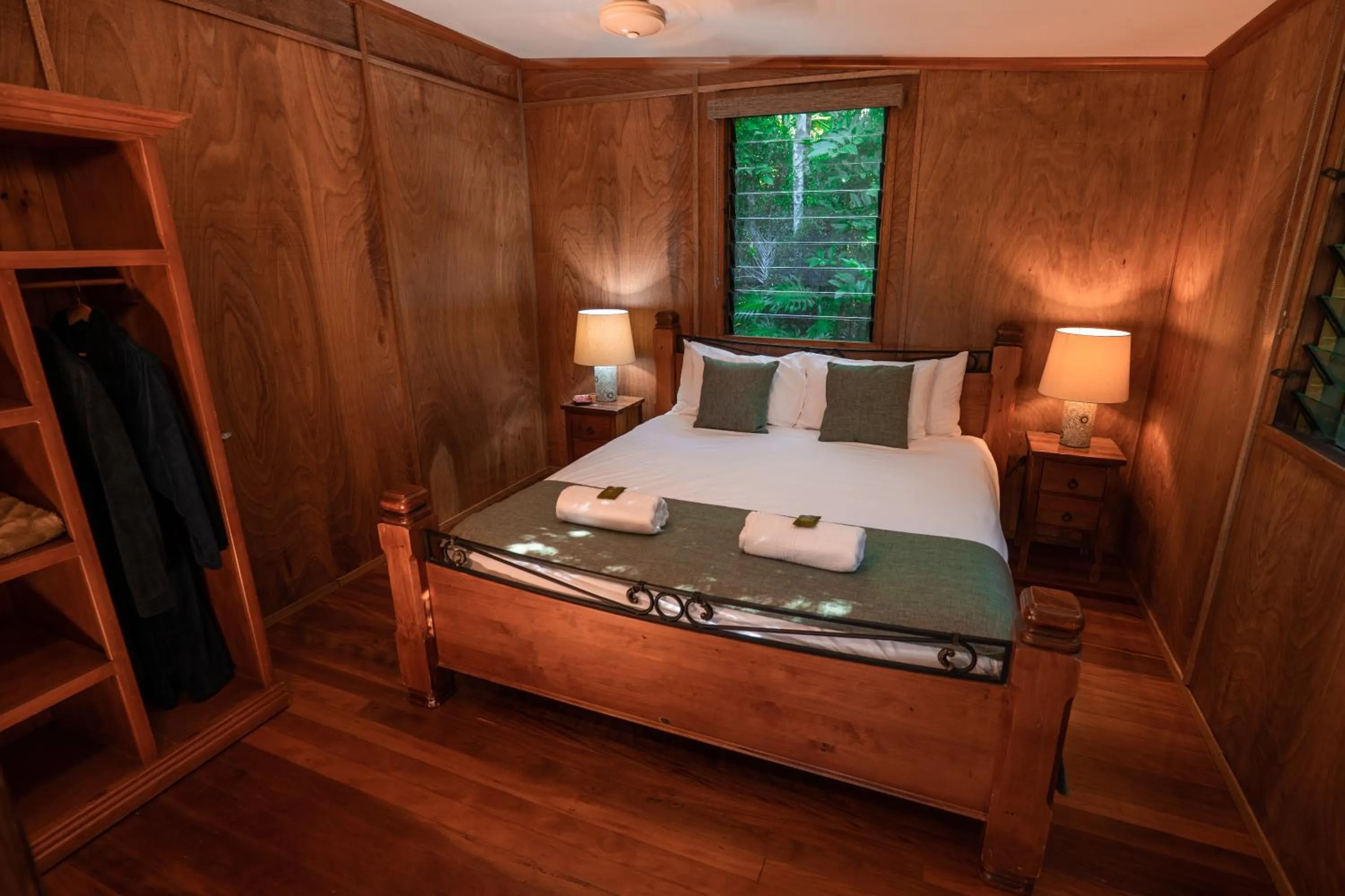 Bedroom, Bed in Whispering Valley Cottage Retreat