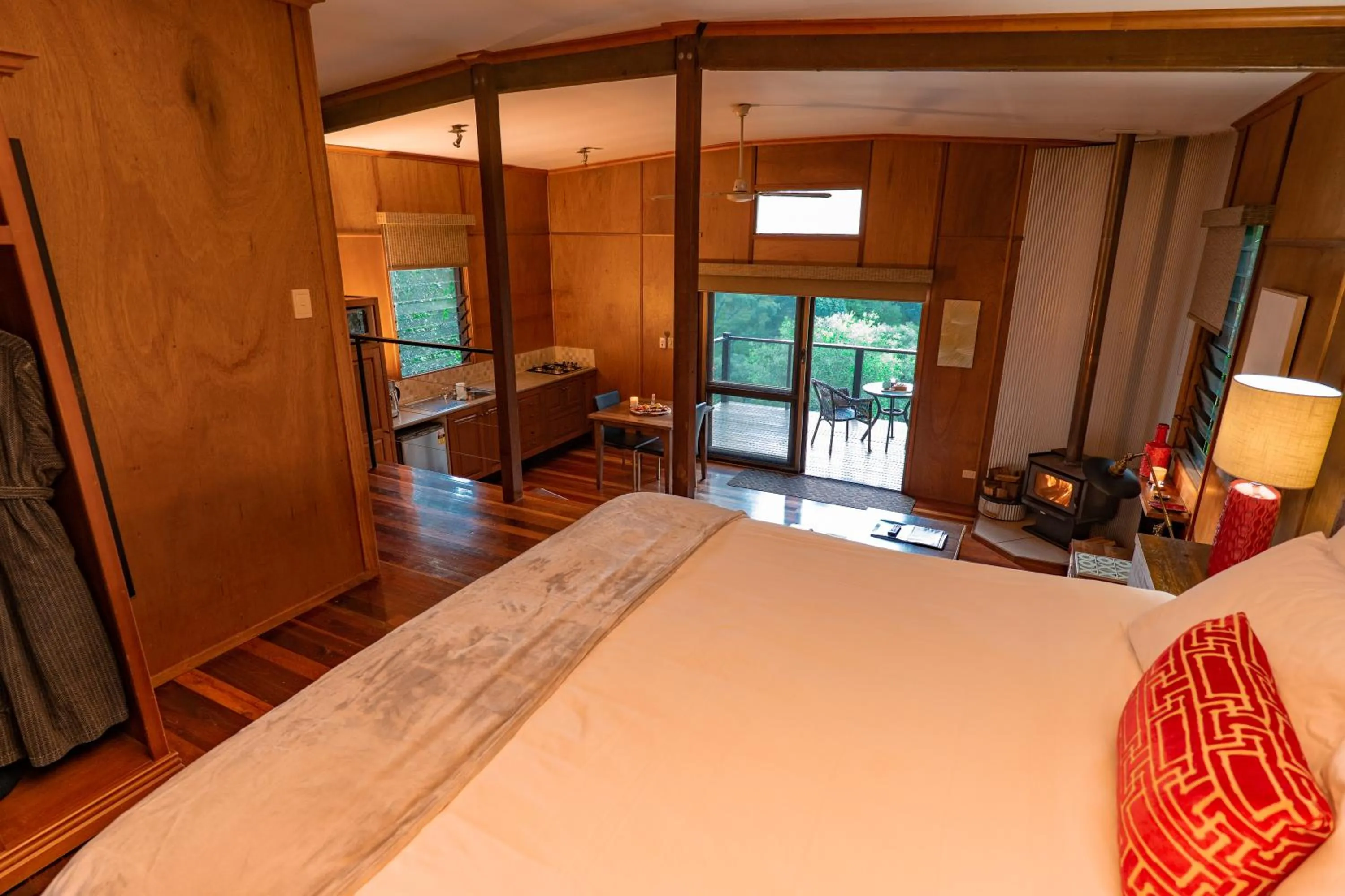 Bed in Whispering Valley Cottage Retreat