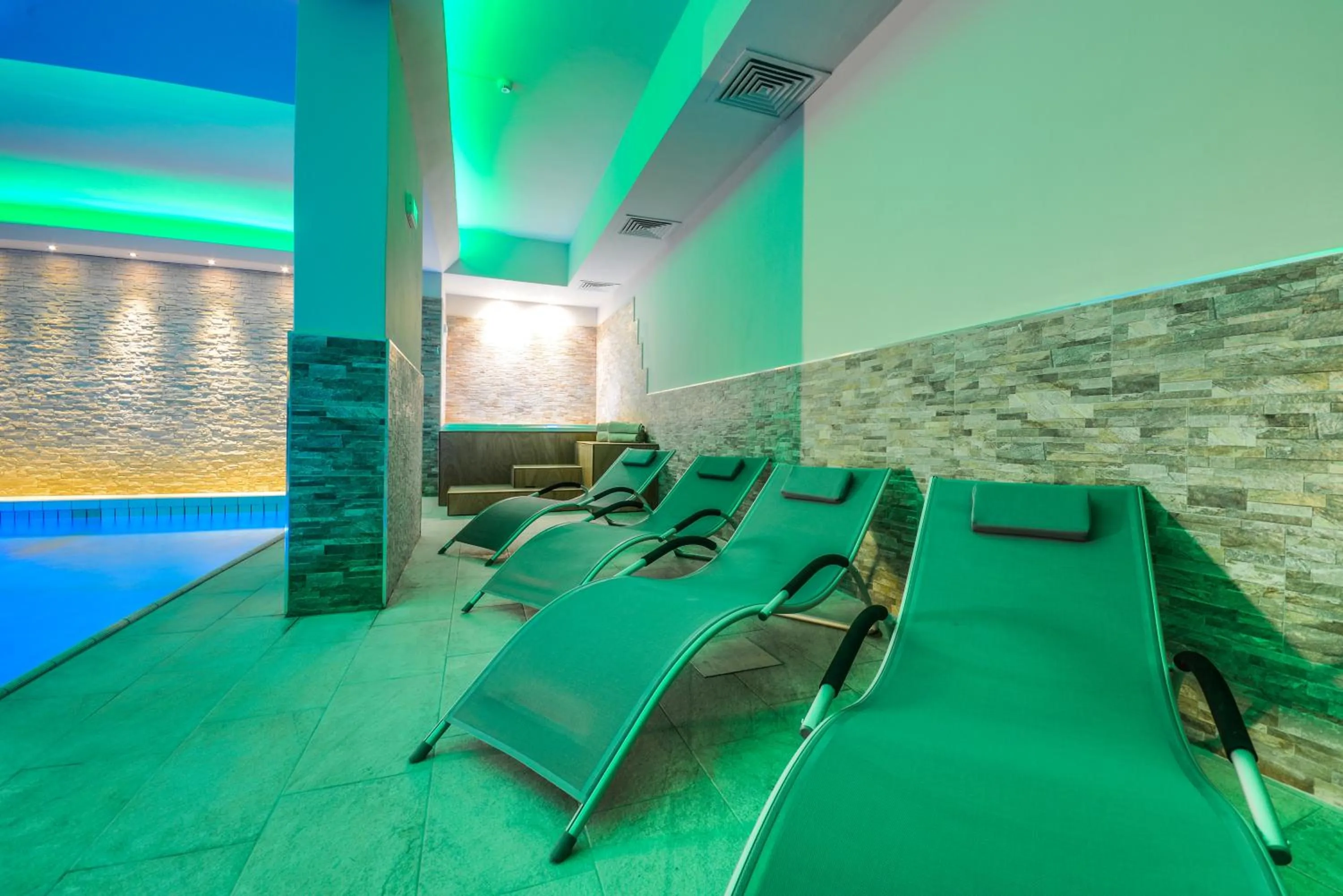 Swimming pool in Hotel Oliveto