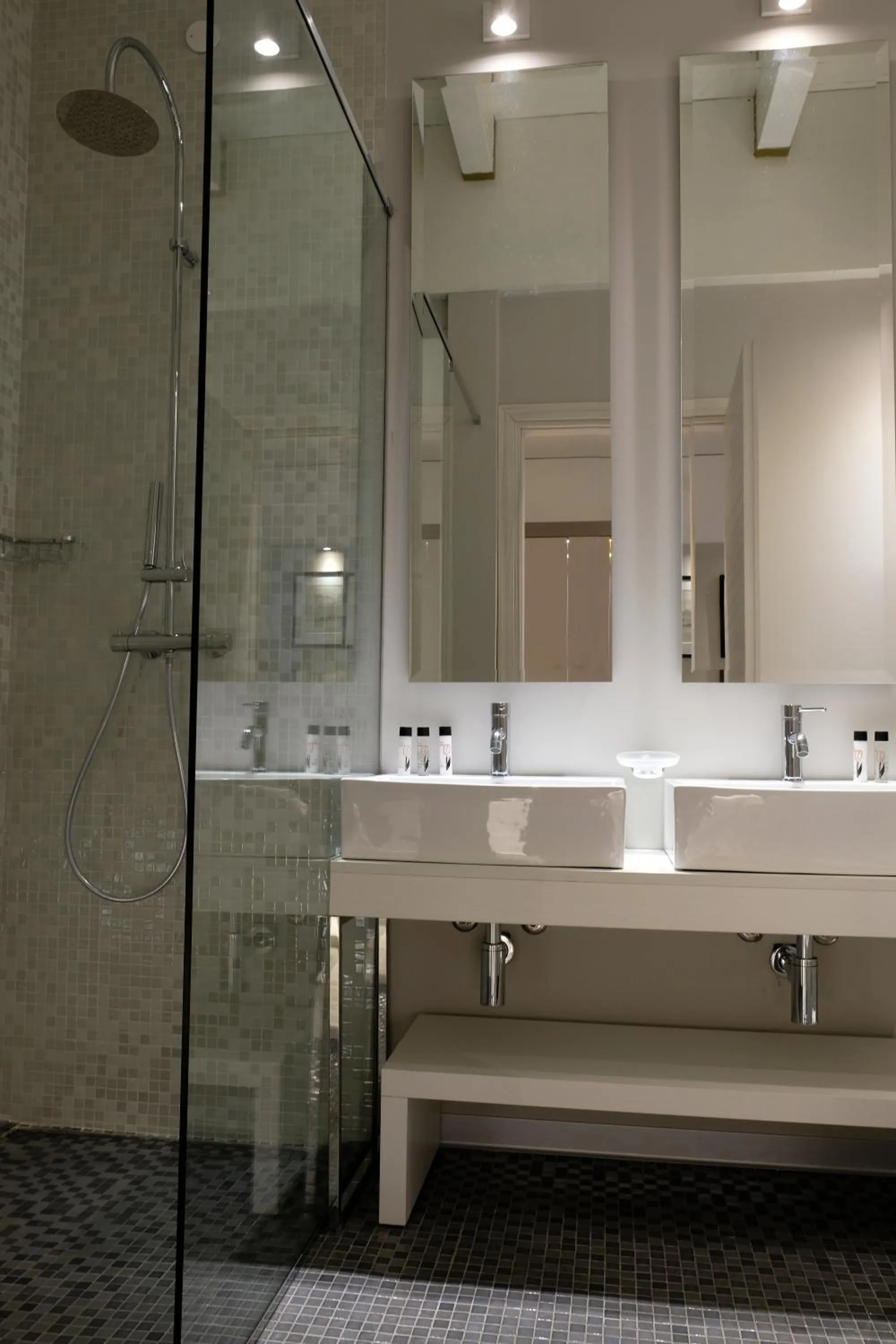 Bathroom in Hotel Oliveto