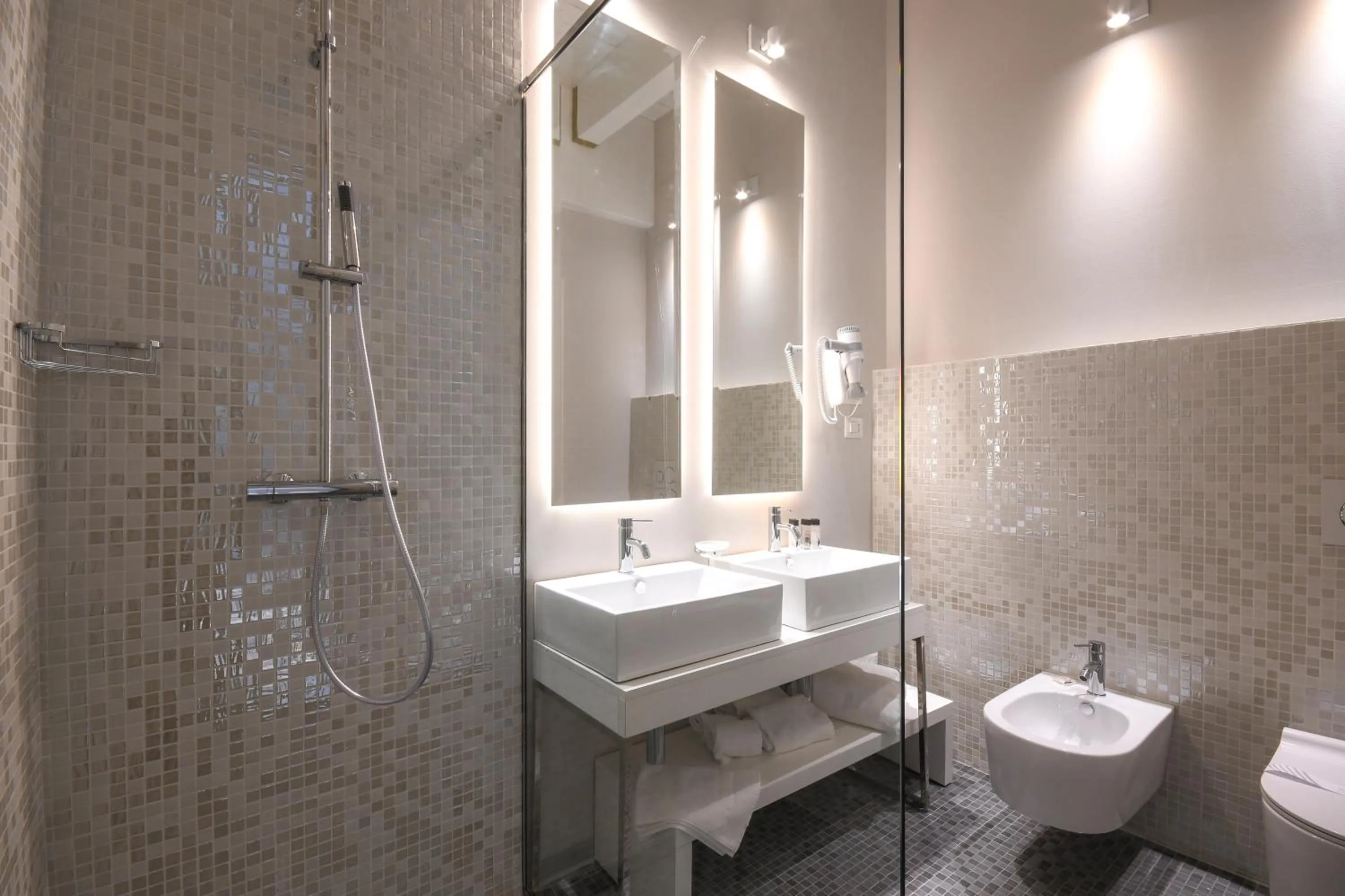 Shower in Hotel Oliveto