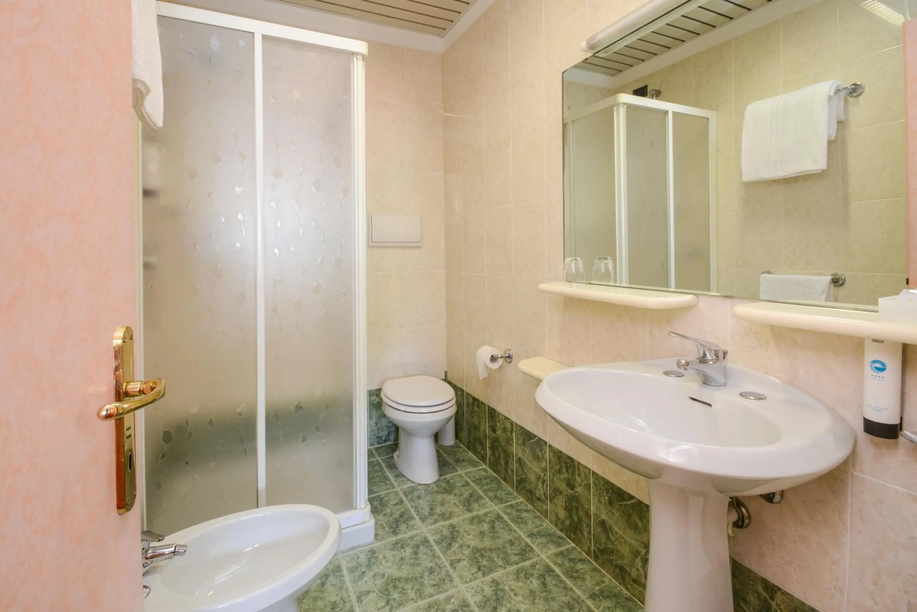Bathroom in Hotel Oliveto