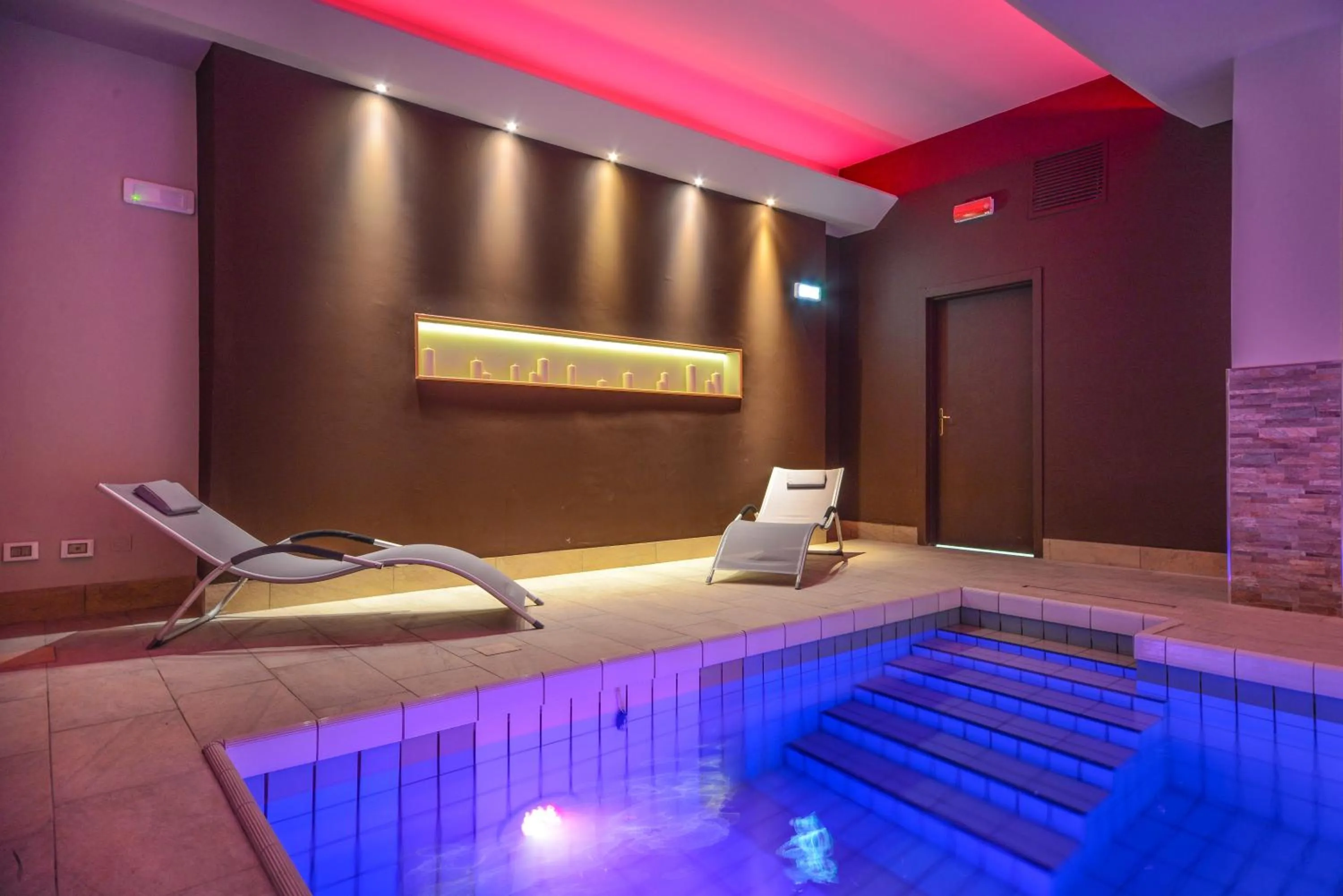 Swimming pool in Hotel Oliveto