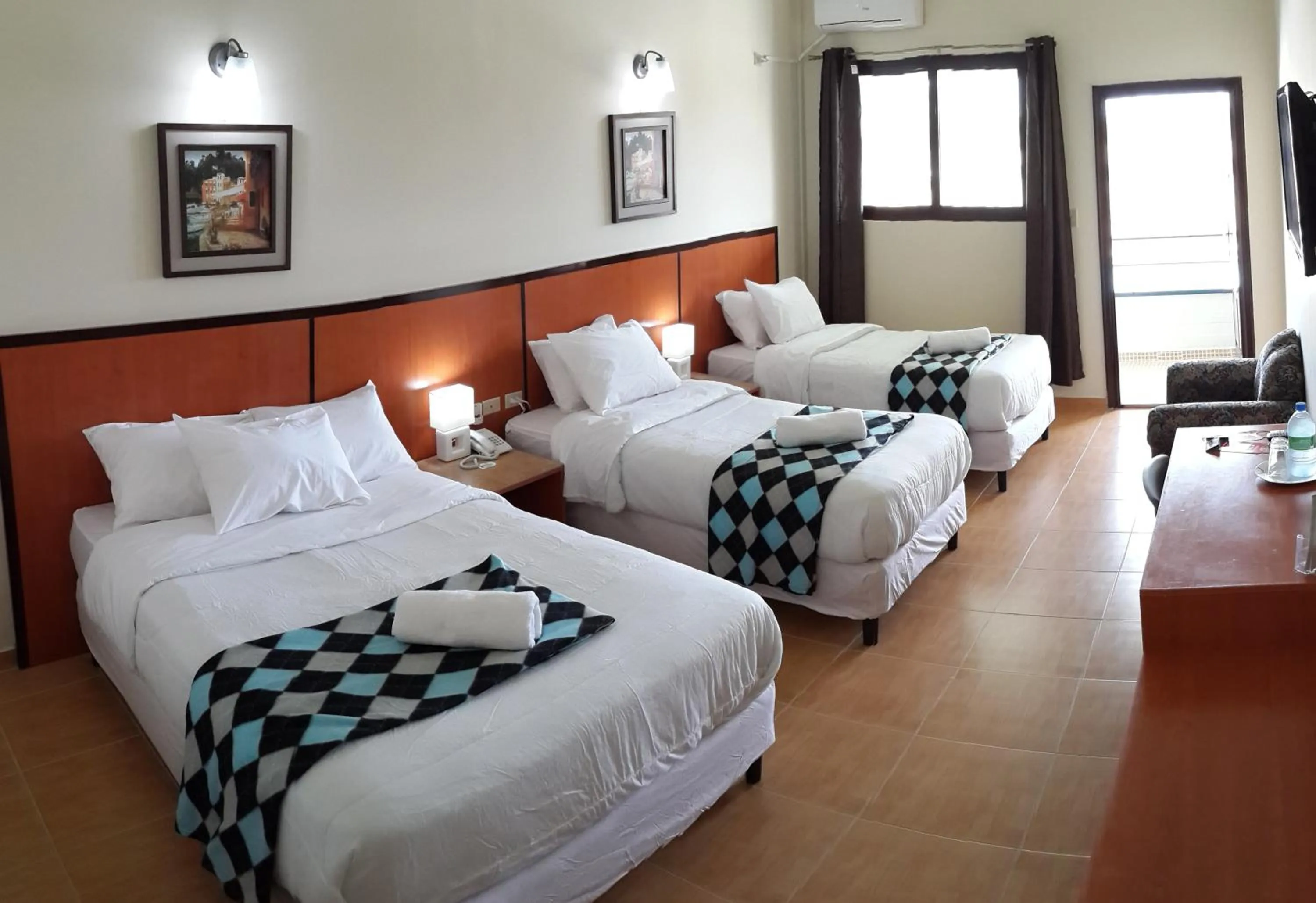 Day, Bed in Express Inn Coronado & Camping