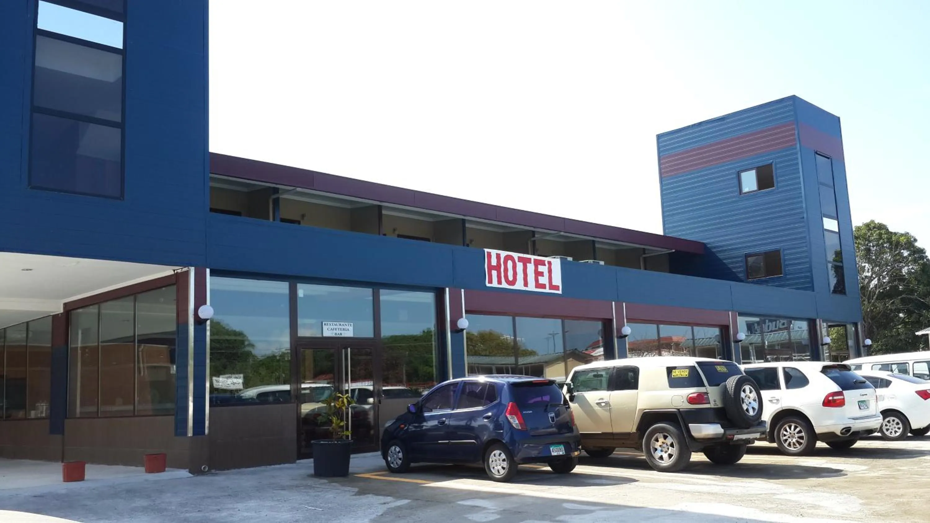 Property building in Express Inn Coronado & Camping