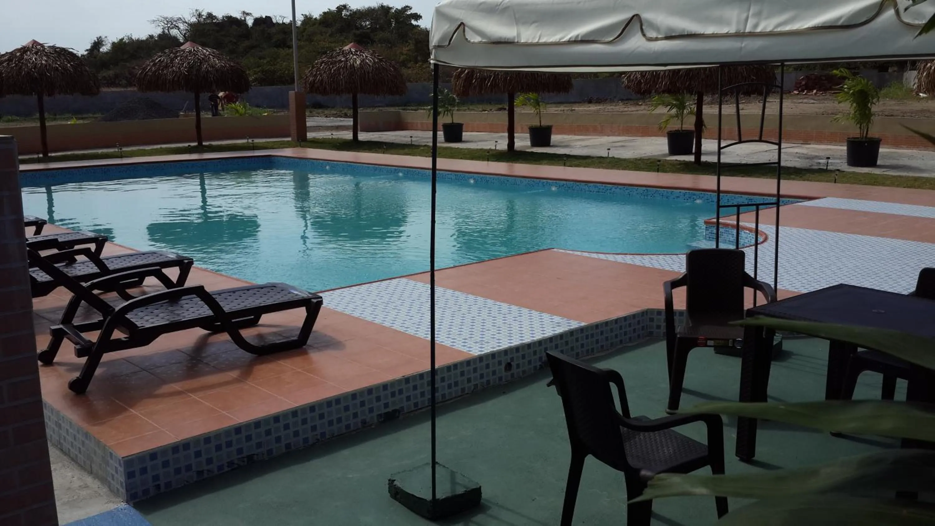 Swimming pool in Express Inn Coronado & Camping