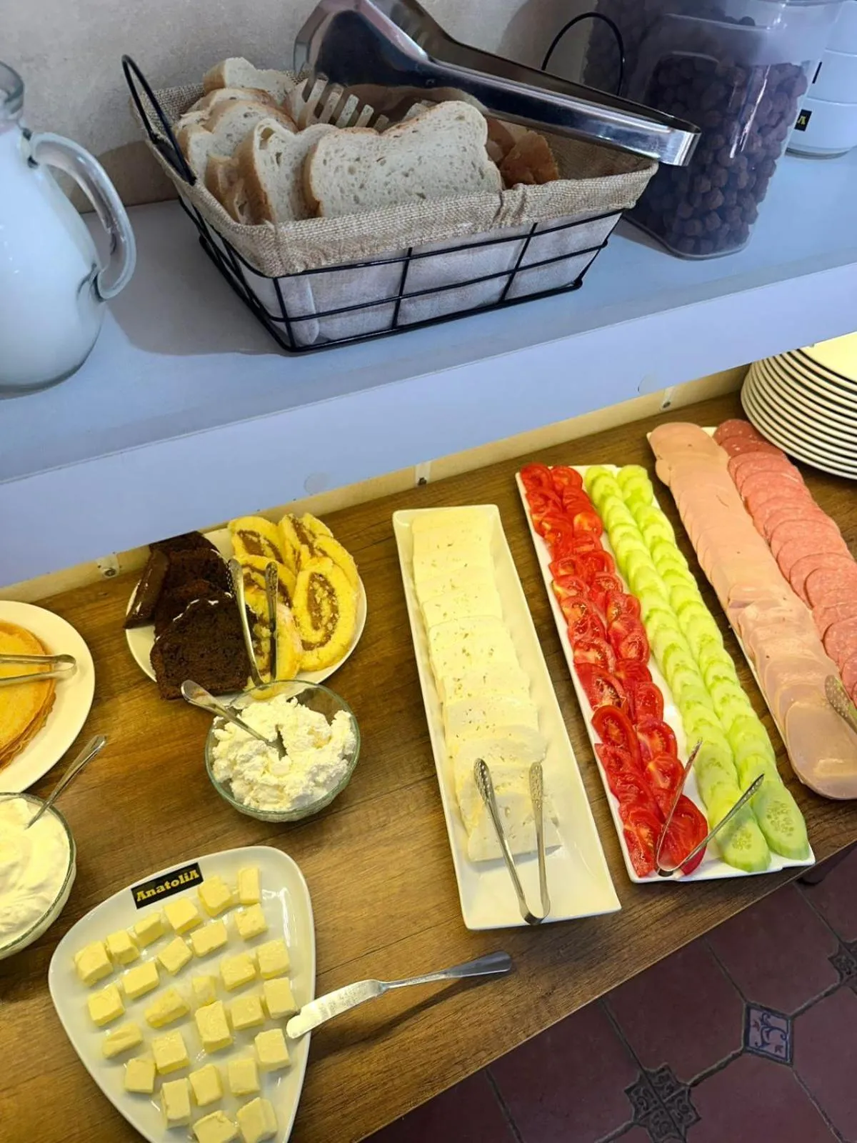 Food and drinks in Hotel Aira Plaza