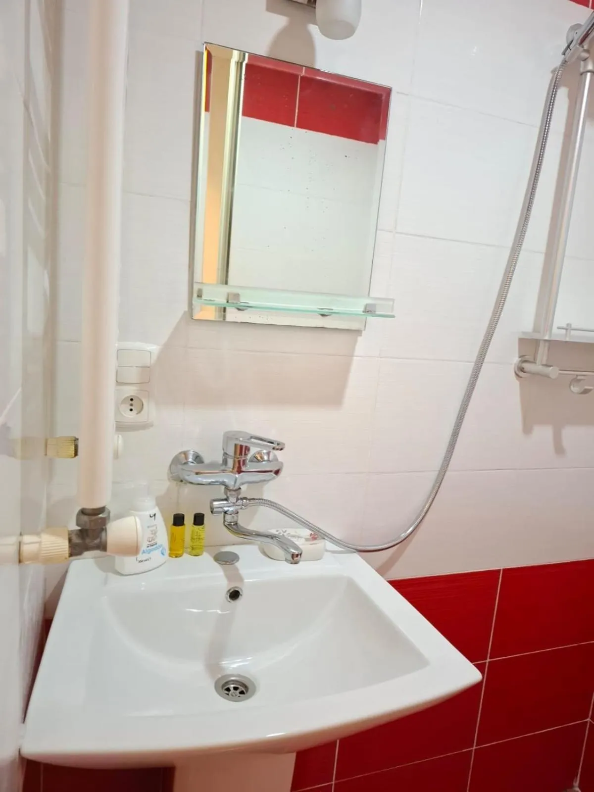 Shower in Hotel Aira Plaza