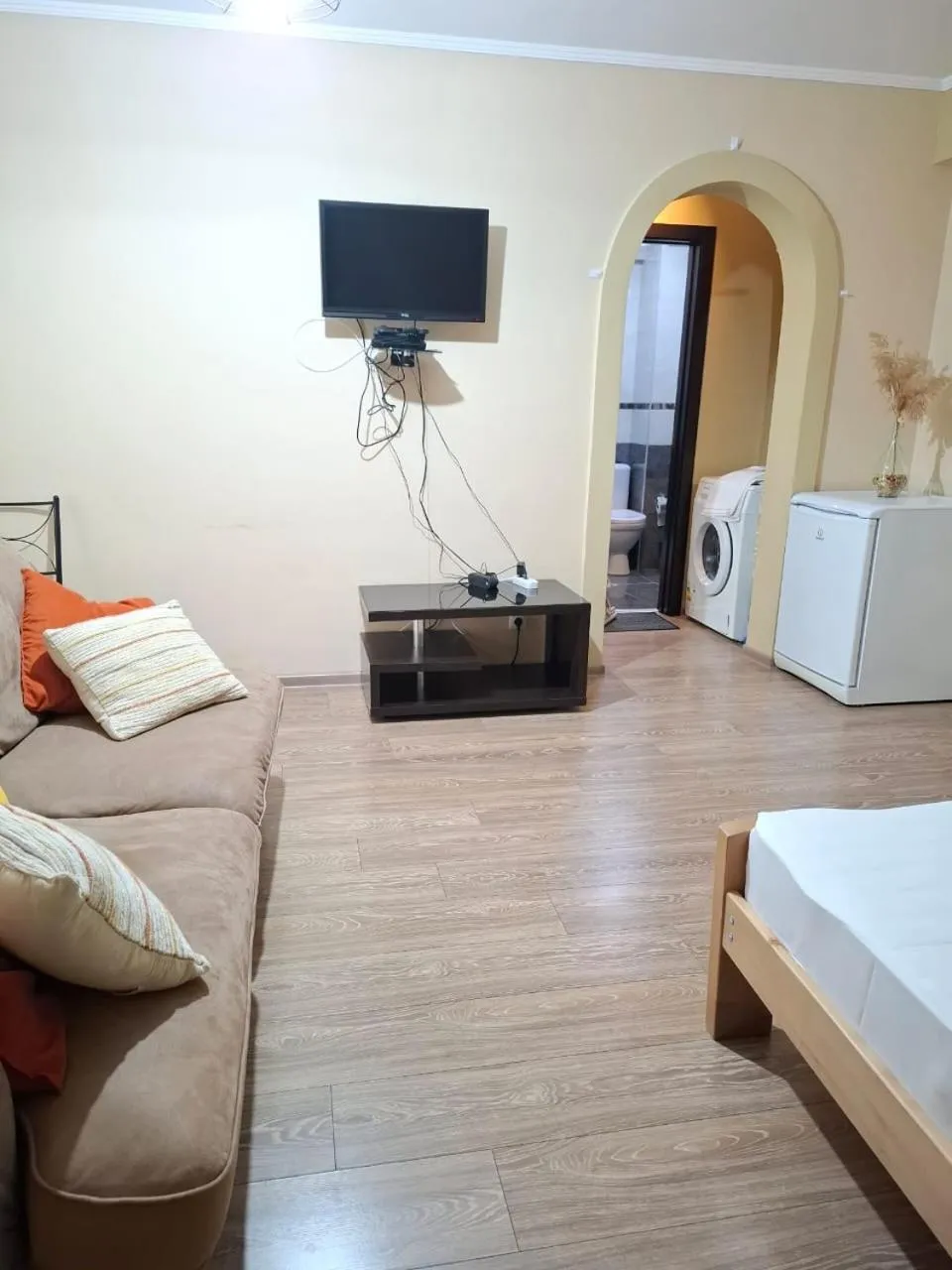 TV and multimedia in Hotel Aira Plaza