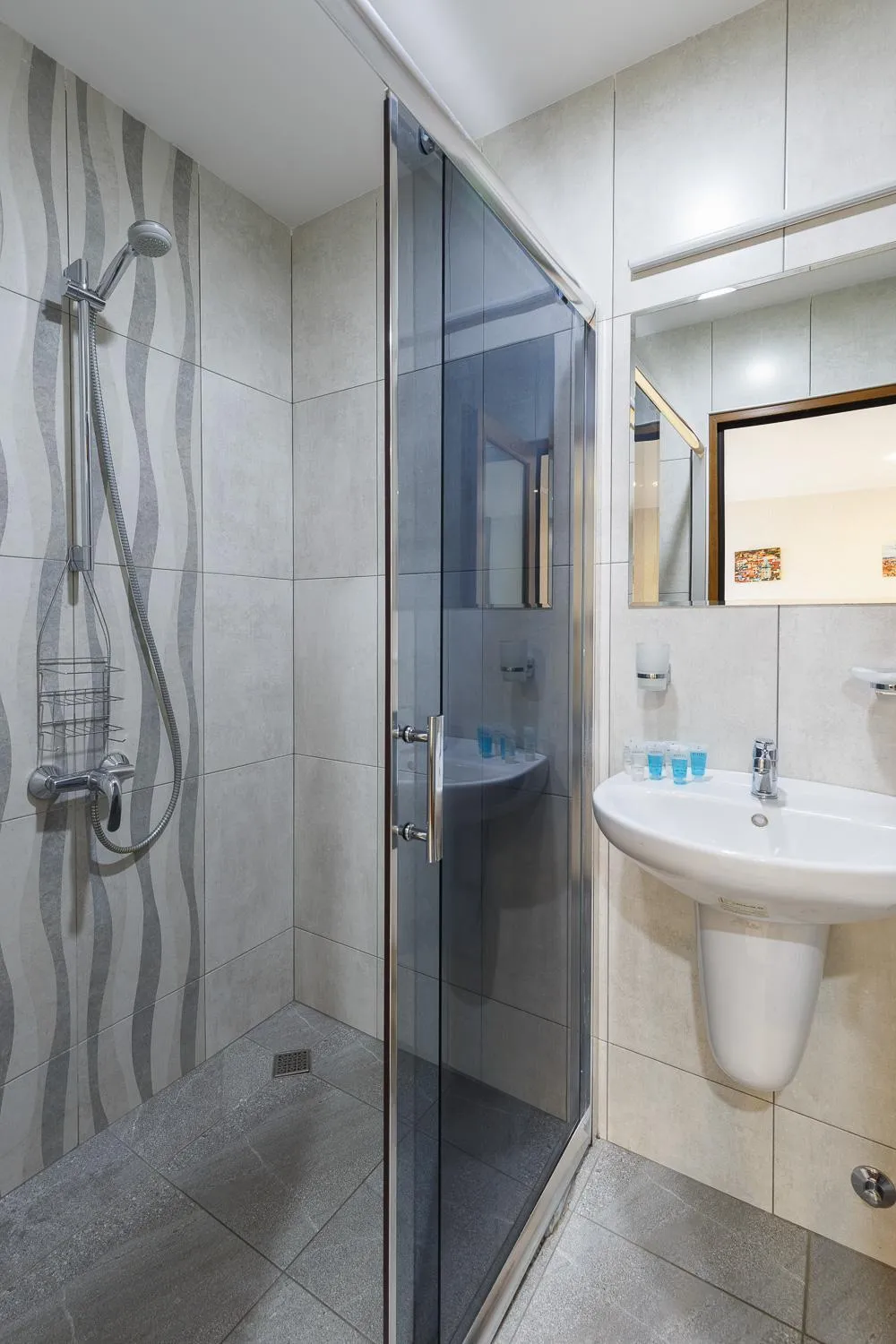 Shower in Hotel Aira Plaza