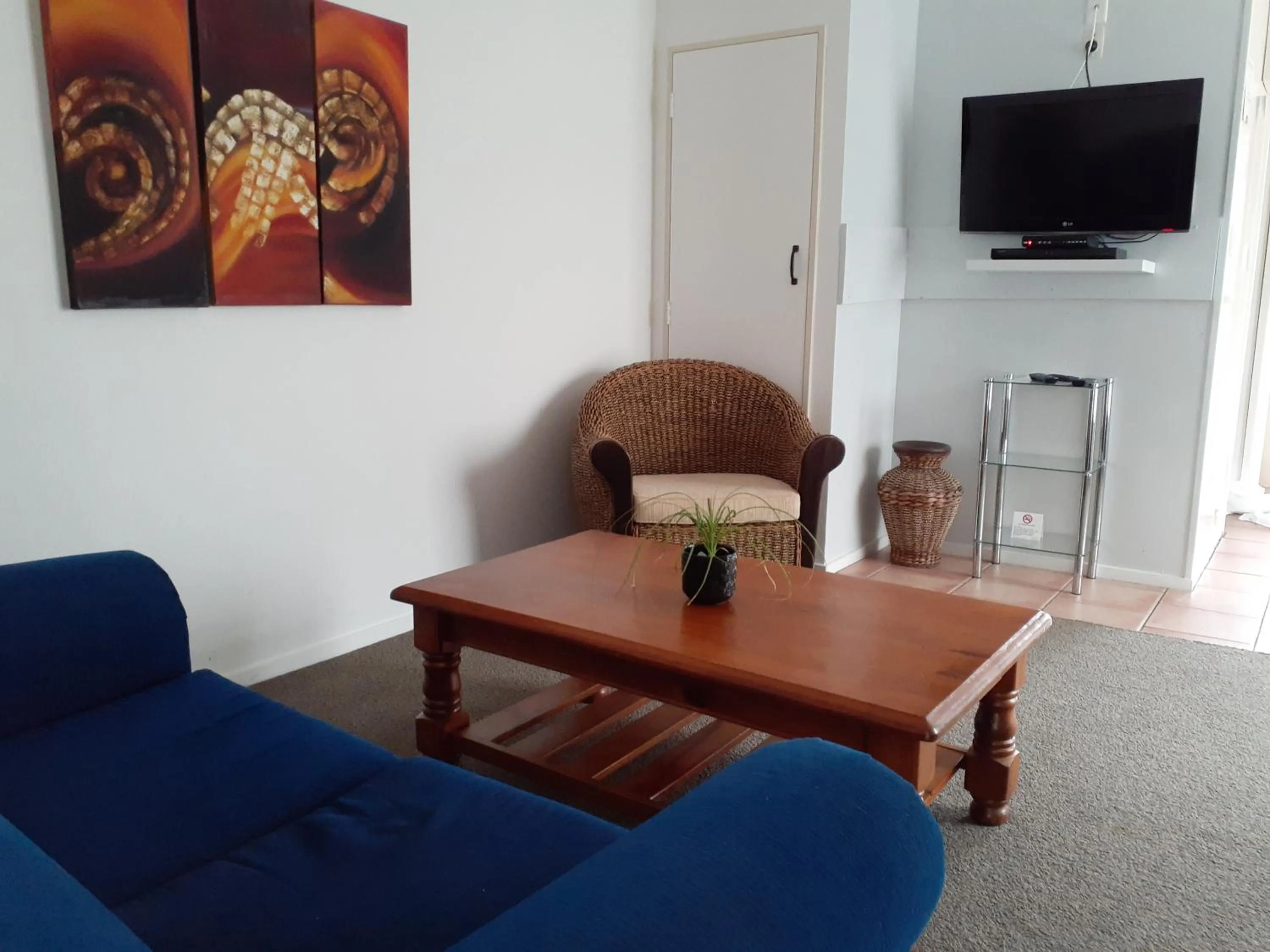 Living room in Golden Bay Motel