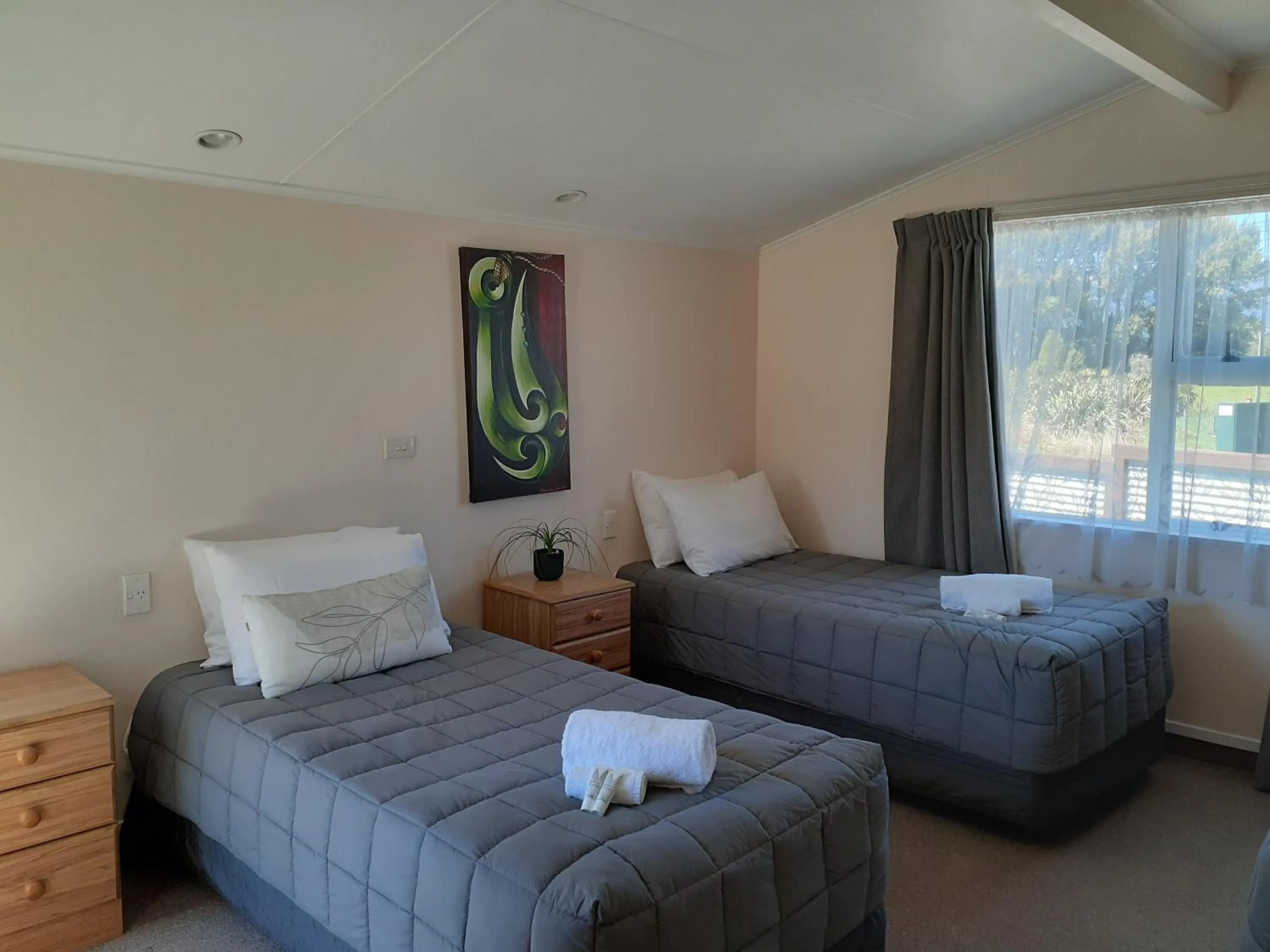 Bedroom, Bed in Golden Bay Motel