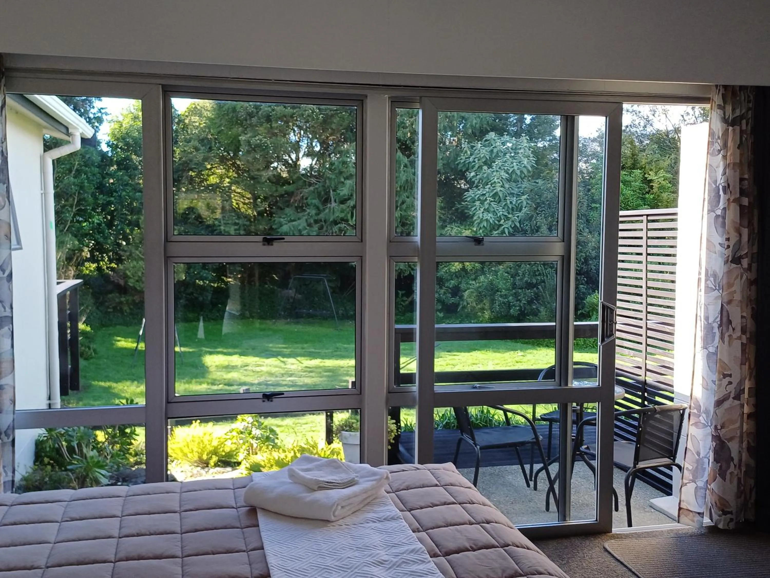 Bed in Golden Bay Motel