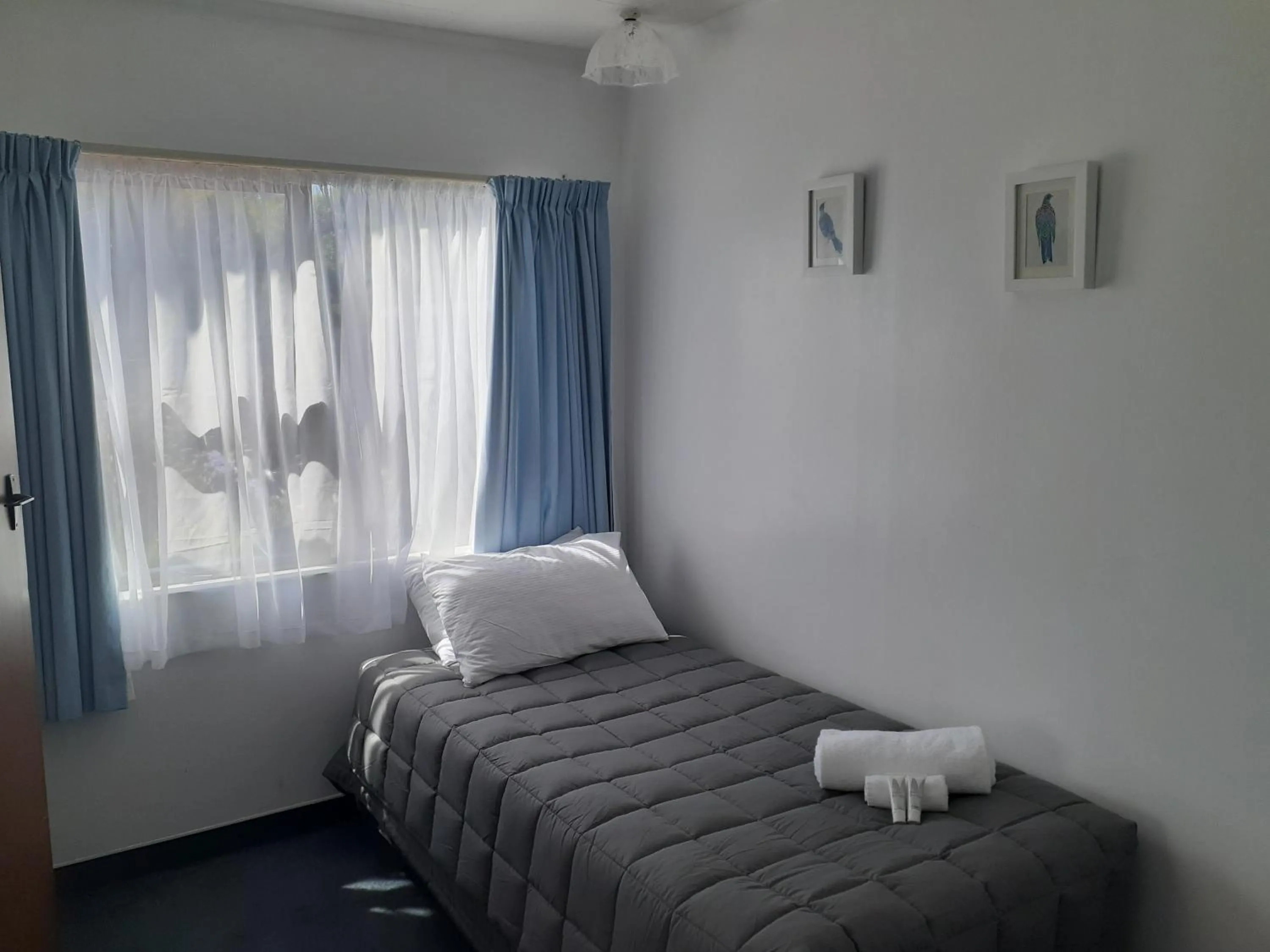 Bedroom, Bed in Golden Bay Motel