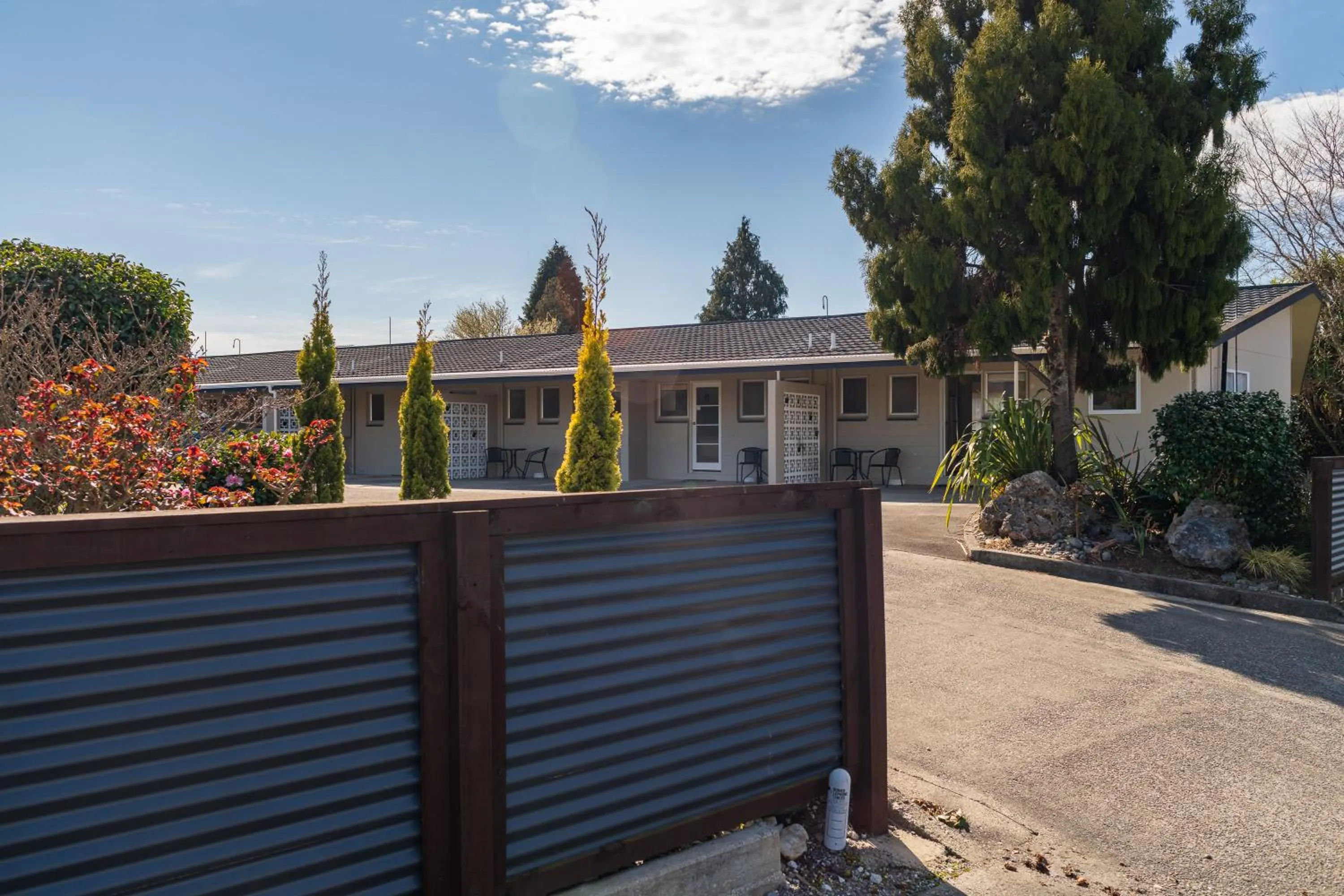 Facade/entrance in Golden Bay Motel