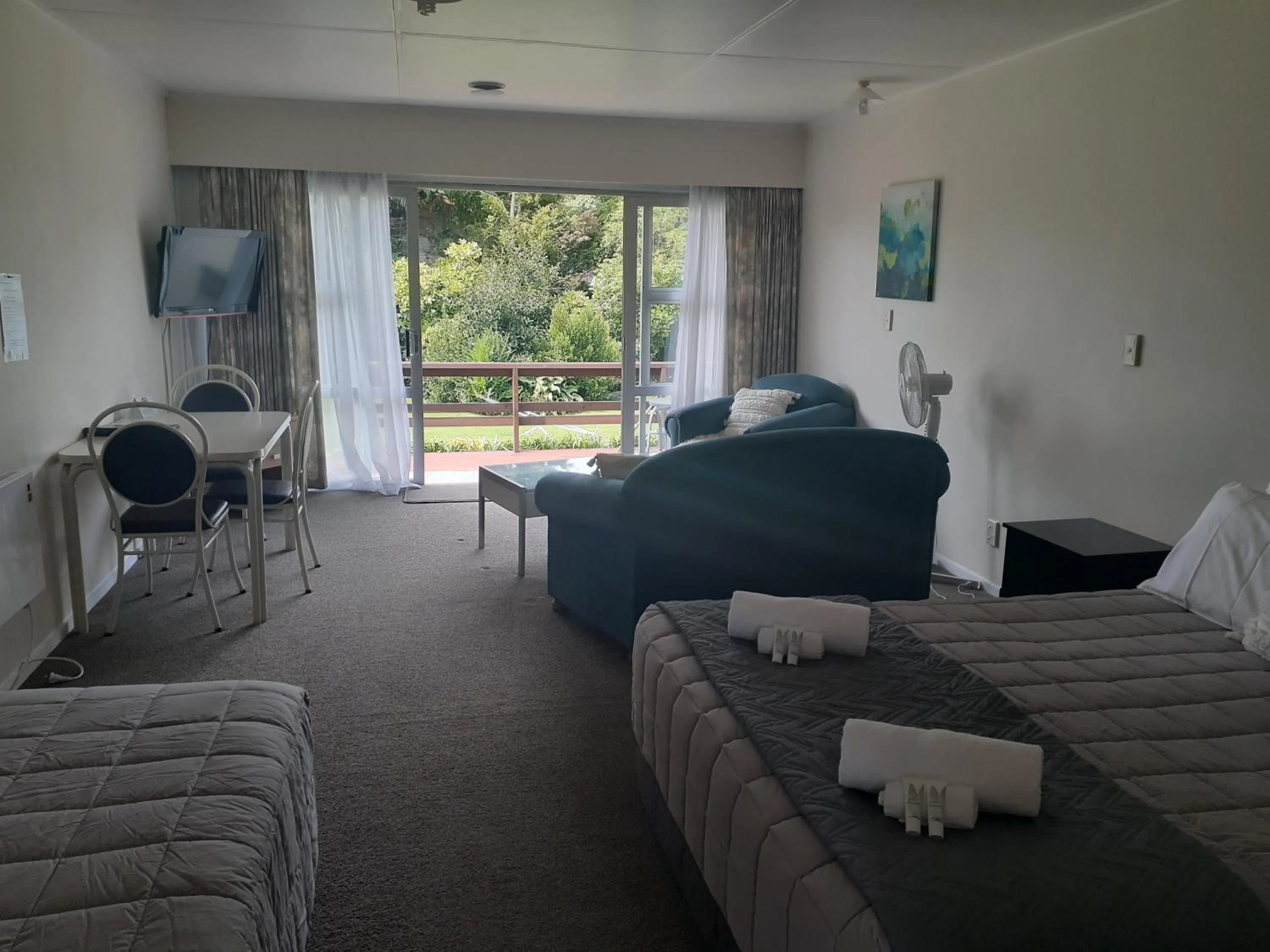 Photo of the whole room in Golden Bay Motel