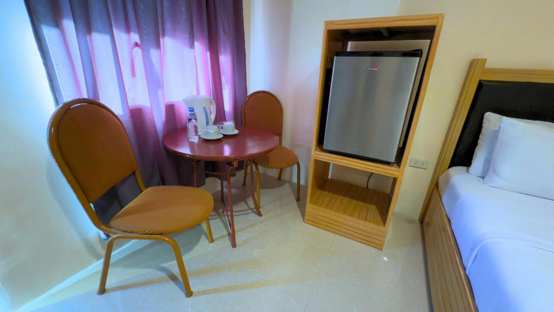 Seating area, Bed in Whiterock Beach Hotel and Waterpark