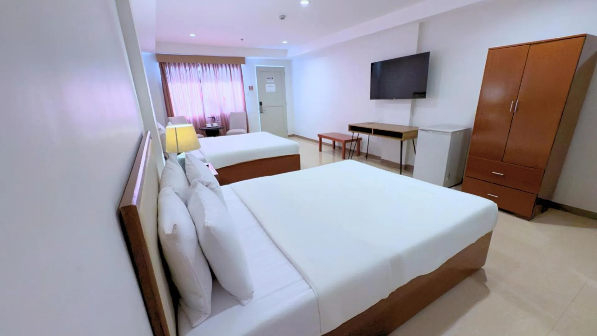 Bedroom, Bed in Whiterock Beach Hotel and Waterpark