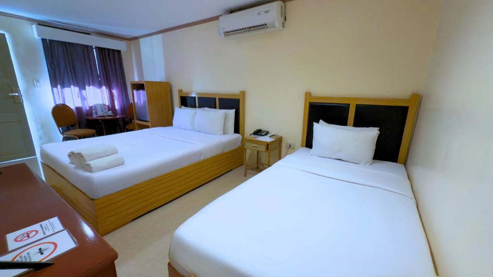 Bedroom, Bed in Whiterock Beach Hotel and Waterpark