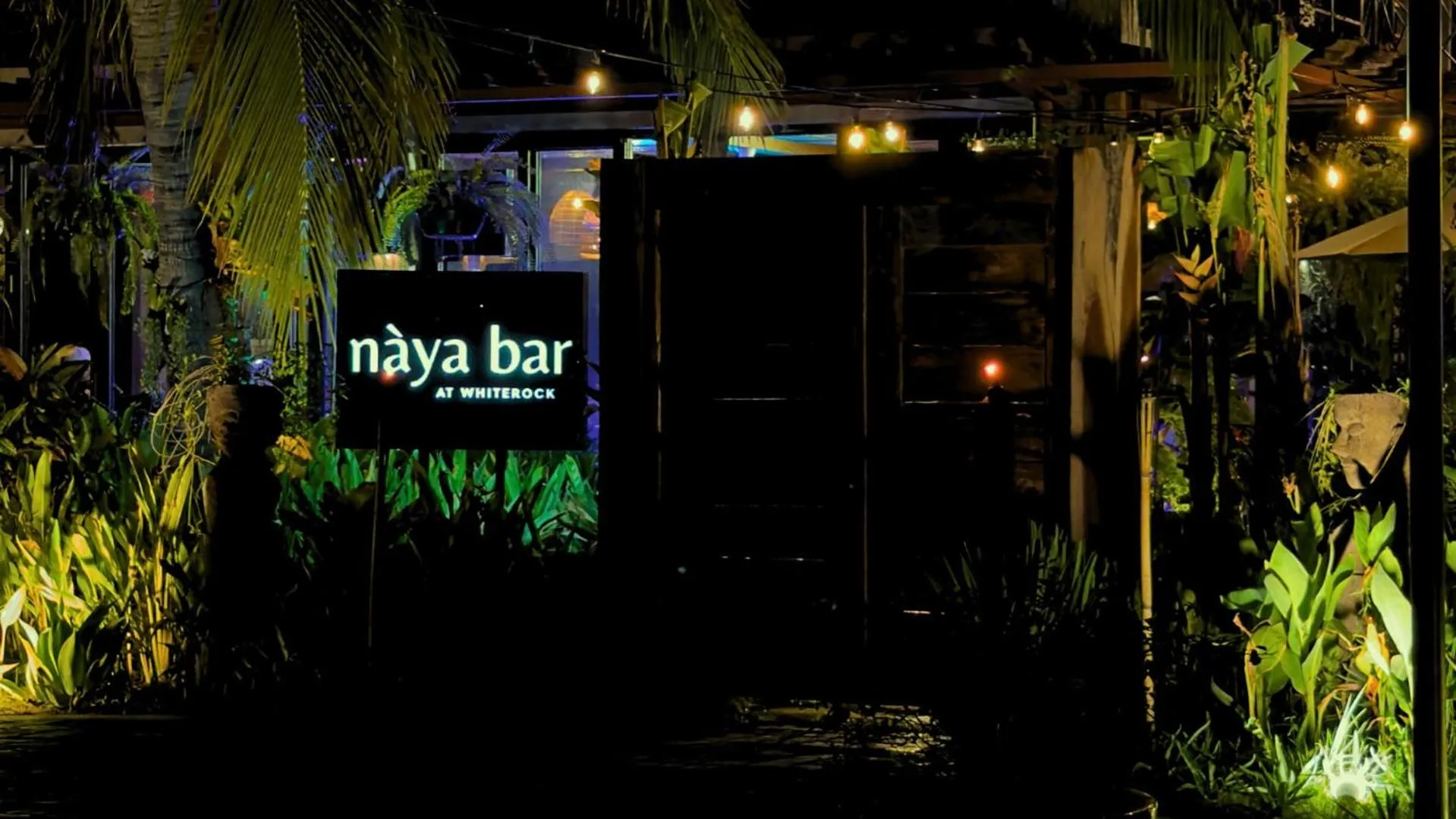 Lounge or bar in Whiterock Beach Hotel and Waterpark