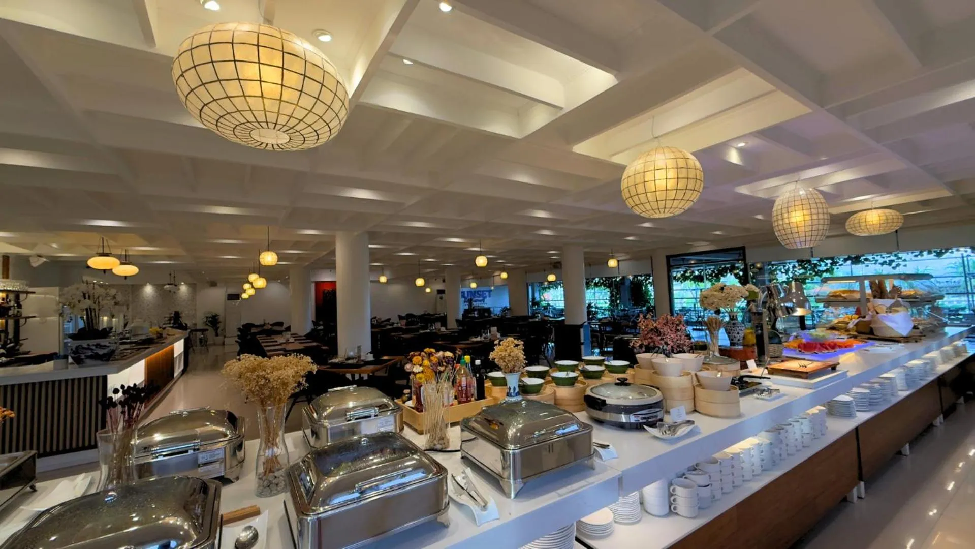 Restaurant/places to eat in Whiterock Beach Hotel and Waterpark