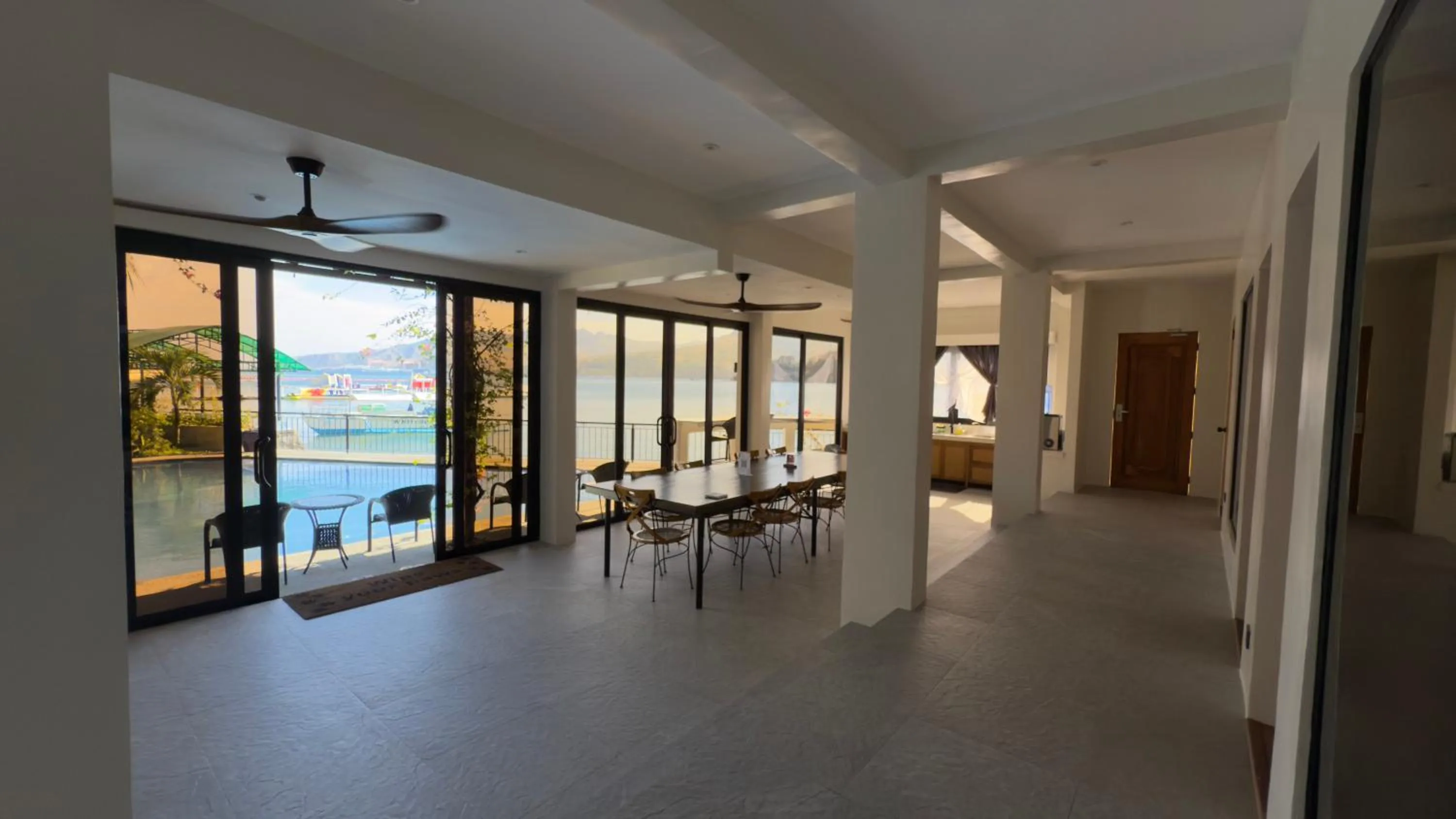 Dining area in Whiterock Beach Hotel and Waterpark