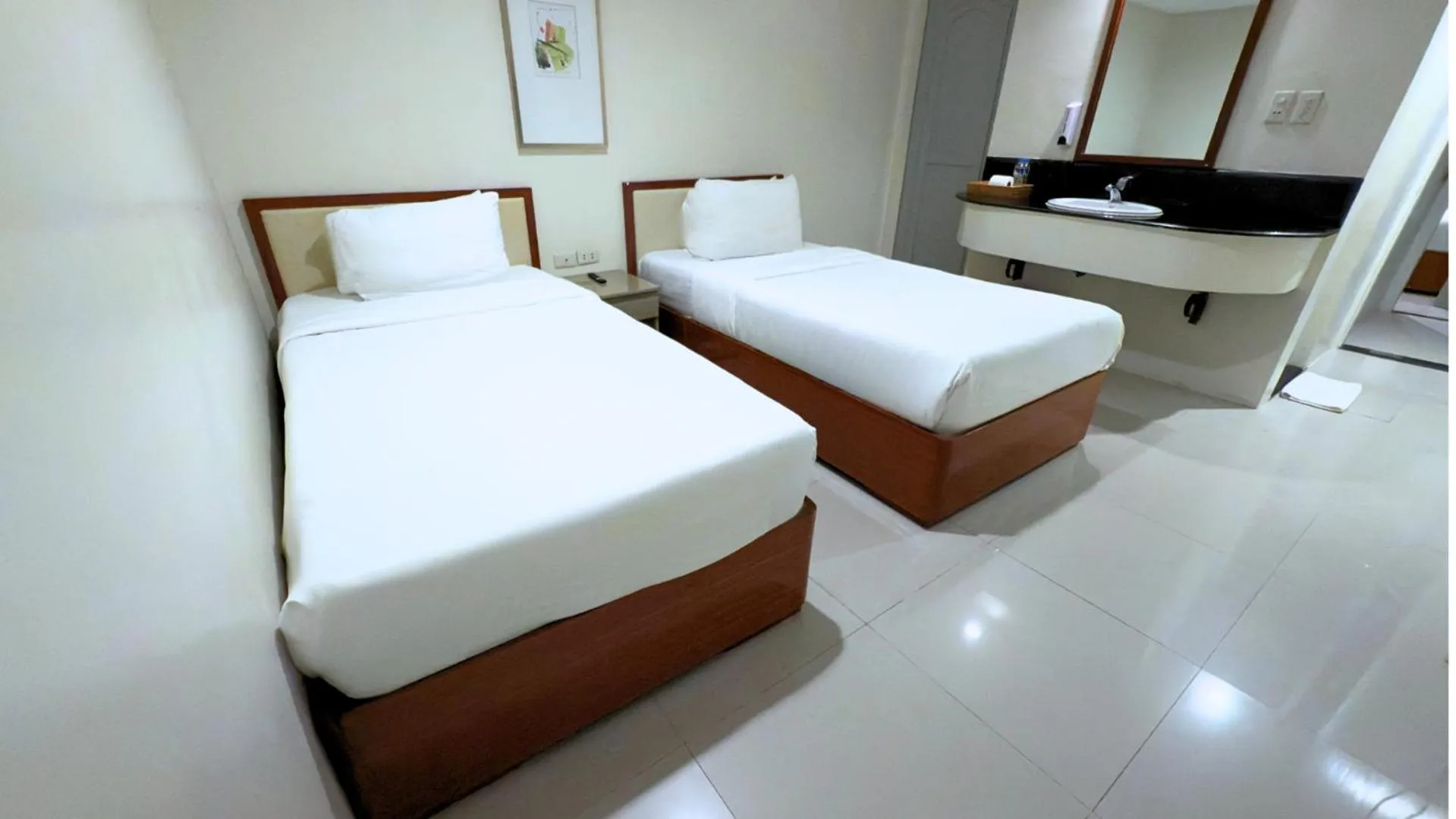 Bedroom, Bed in Whiterock Beach Hotel and Waterpark