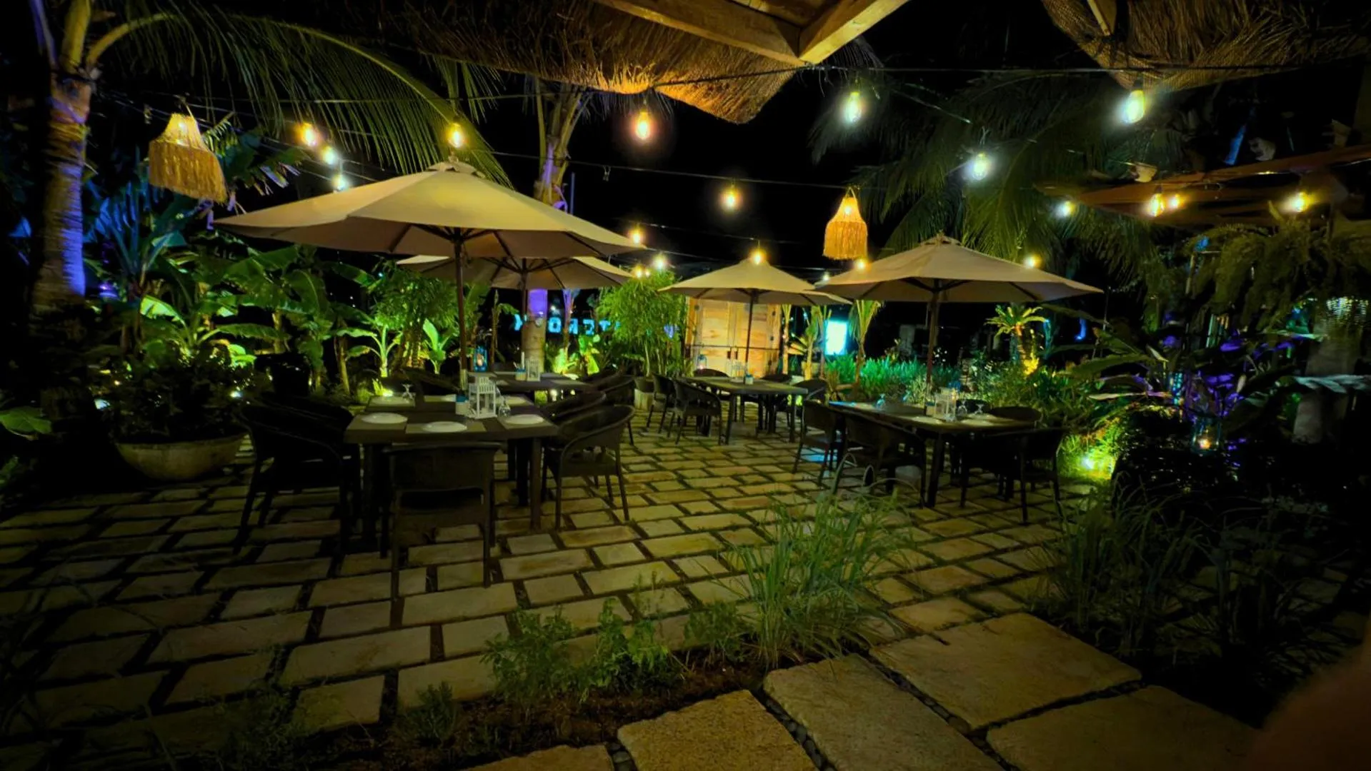 Lounge or bar in Whiterock Beach Hotel and Waterpark