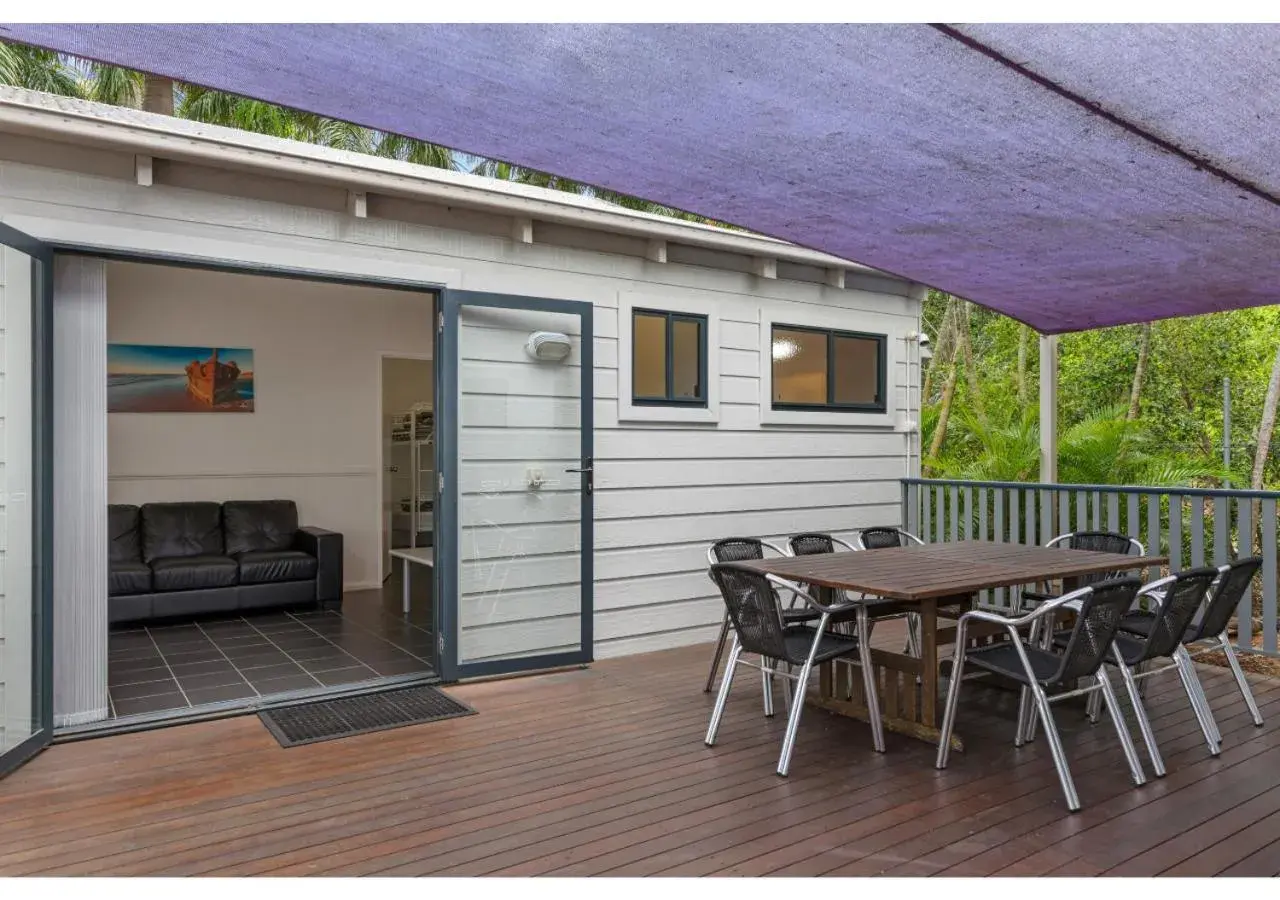 Deluxe 3 Bedroom Cabin in Discovery Parks - Rockhampton Deluxe 3 Bedroom Cabin in Discovery Parks - Rockhampton