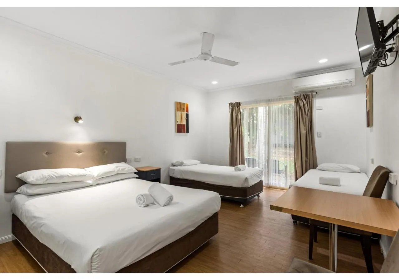 Photo of the whole room, Bed in Discovery Parks - Rockhampton
