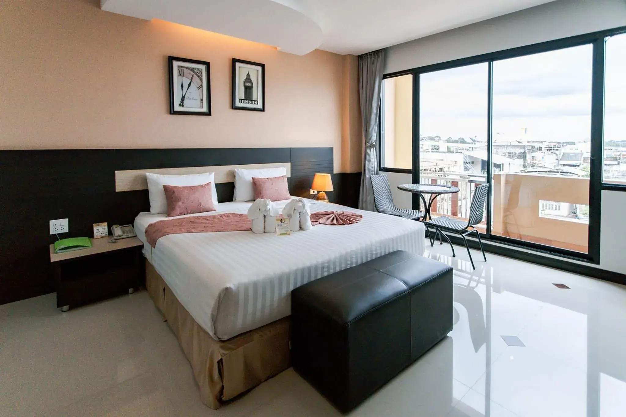 Deluxe Double Room in The Centris Hotel Phatthalung Deluxe Double Room in The Centris Hotel Phatthalung