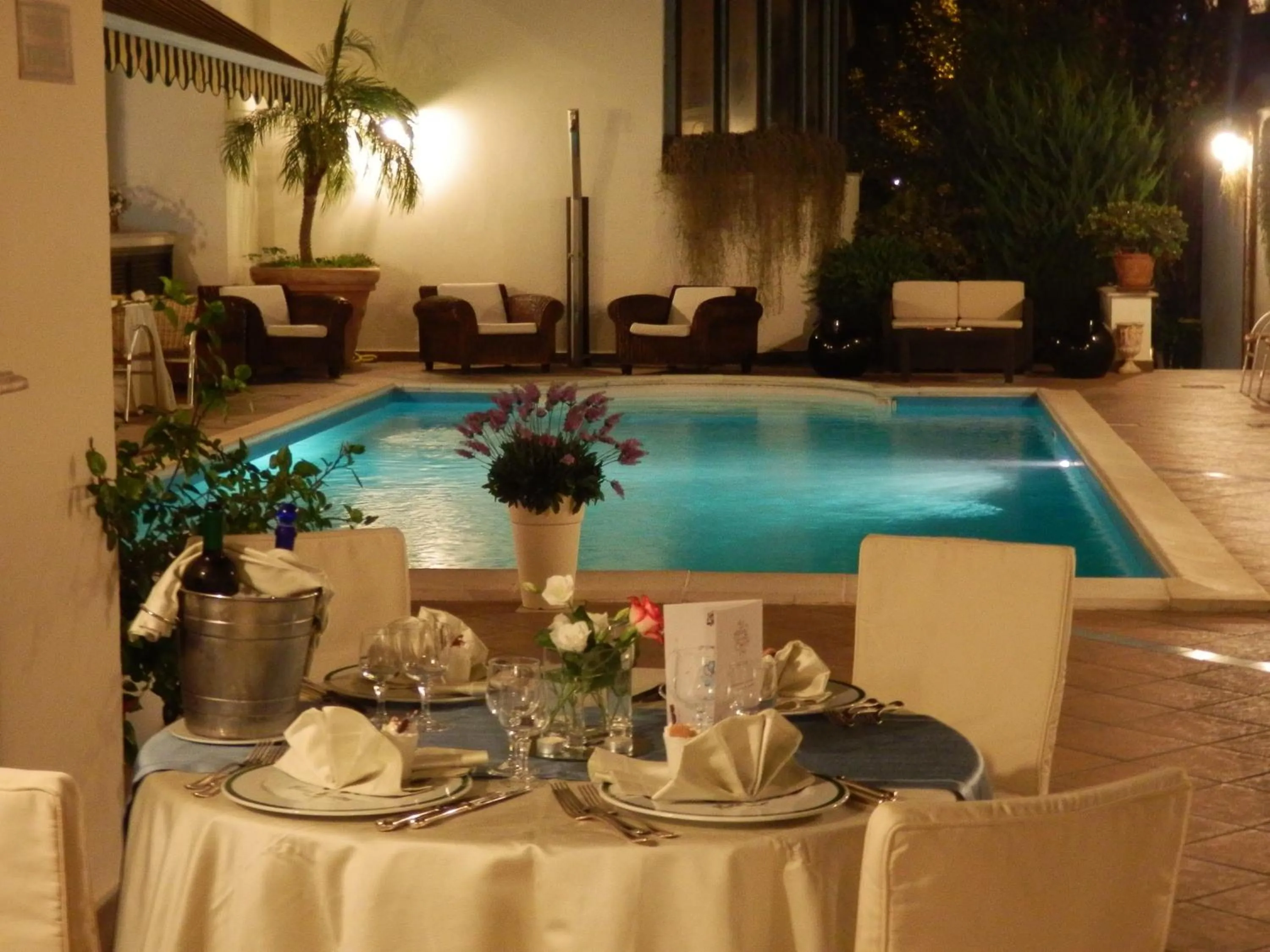 Restaurant/places to eat in Belsito Hotel