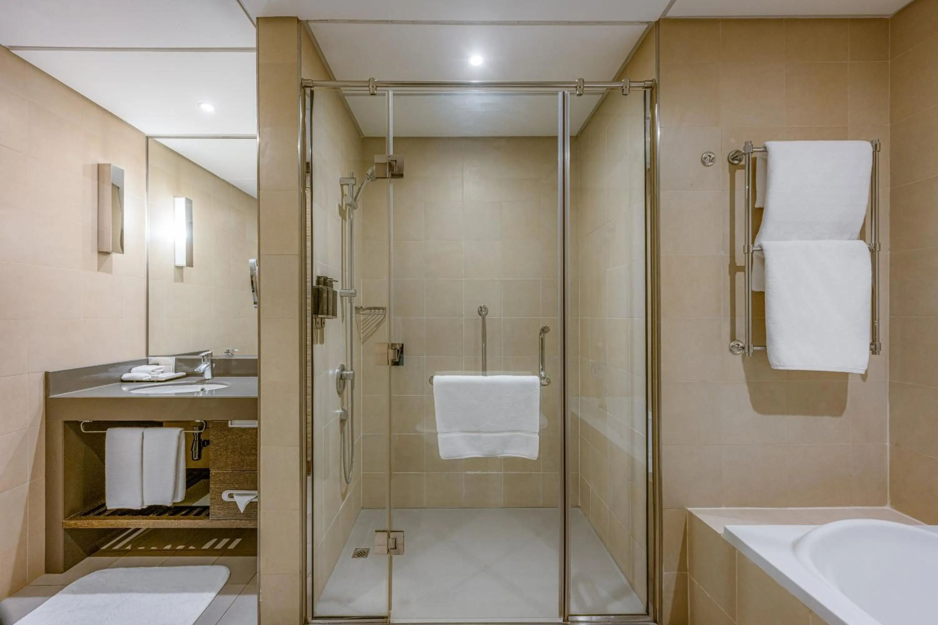 Shower in Four Points by Sheraton Al Ain