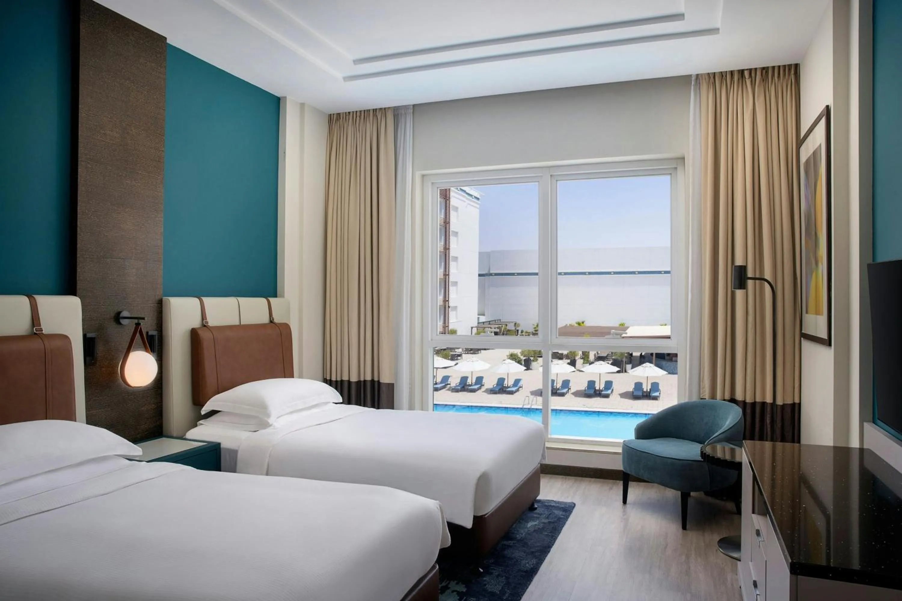 Swimming pool, Bed in Four Points by Sheraton Al Ain