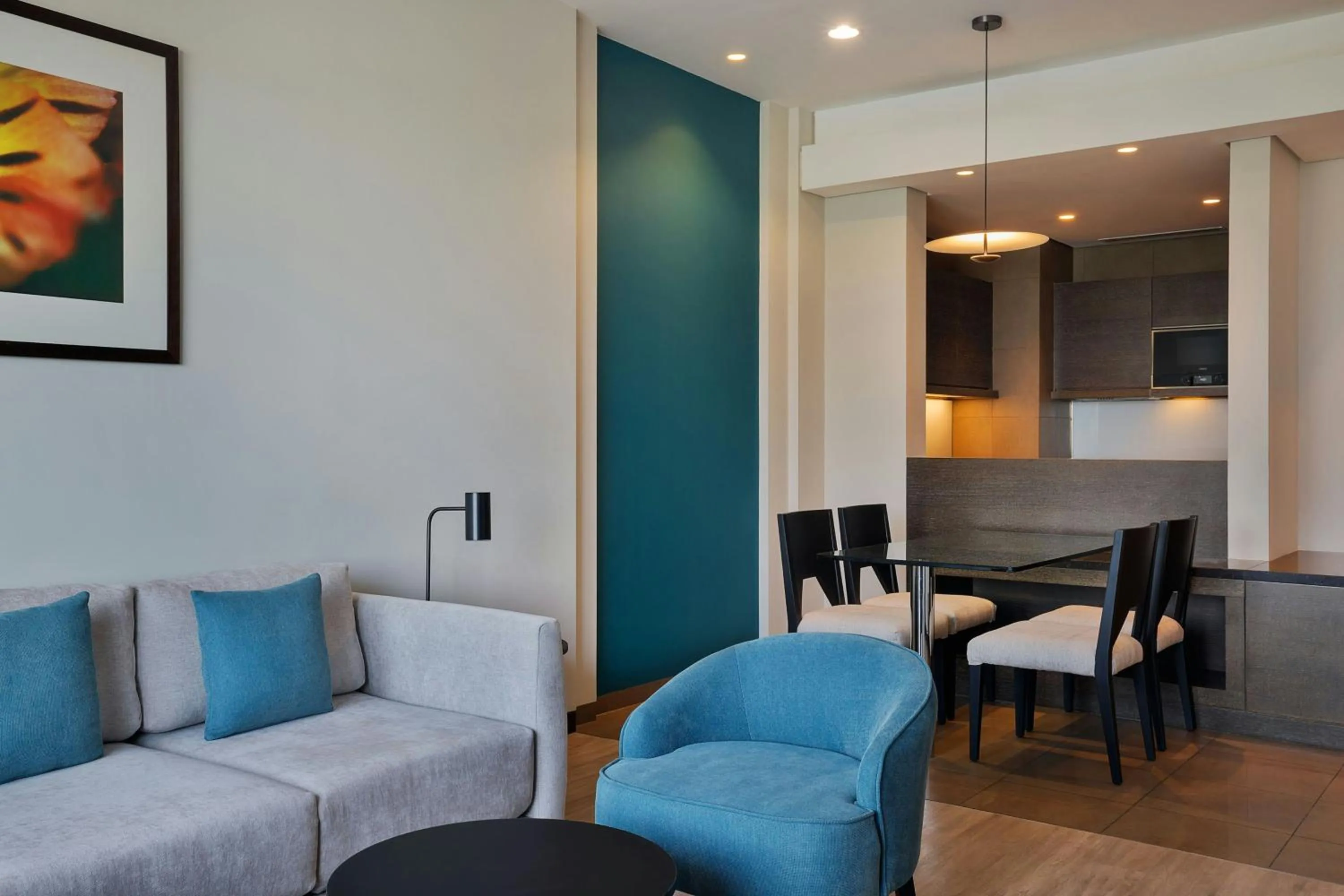 Kitchen or kitchenette in Four Points by Sheraton Al Ain