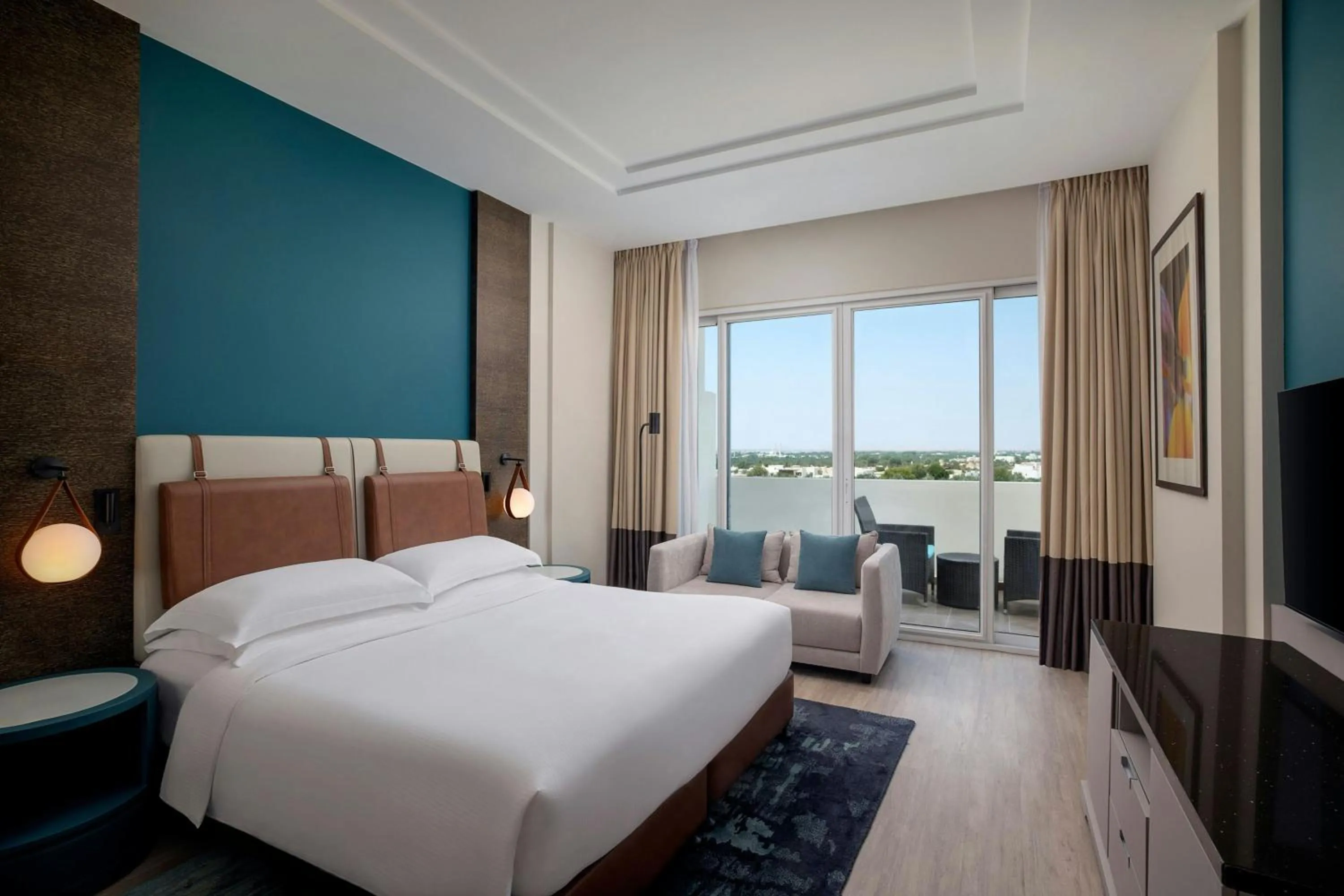 Photo of the whole room, Bed in Four Points by Sheraton Al Ain